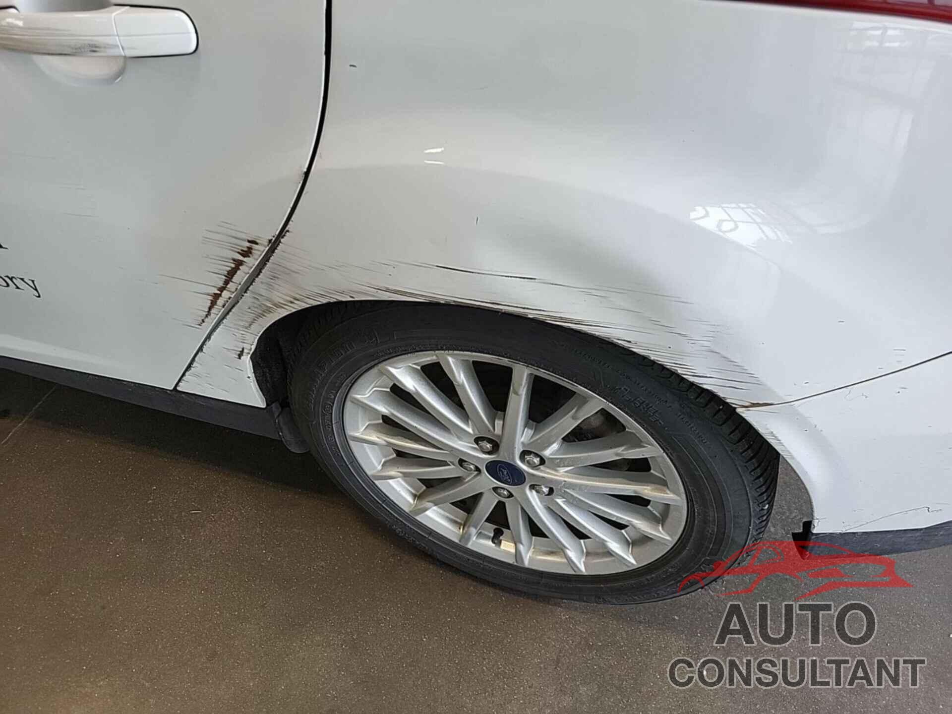 FORD FOCUS 2017 - 1FADP3R46HL239525
