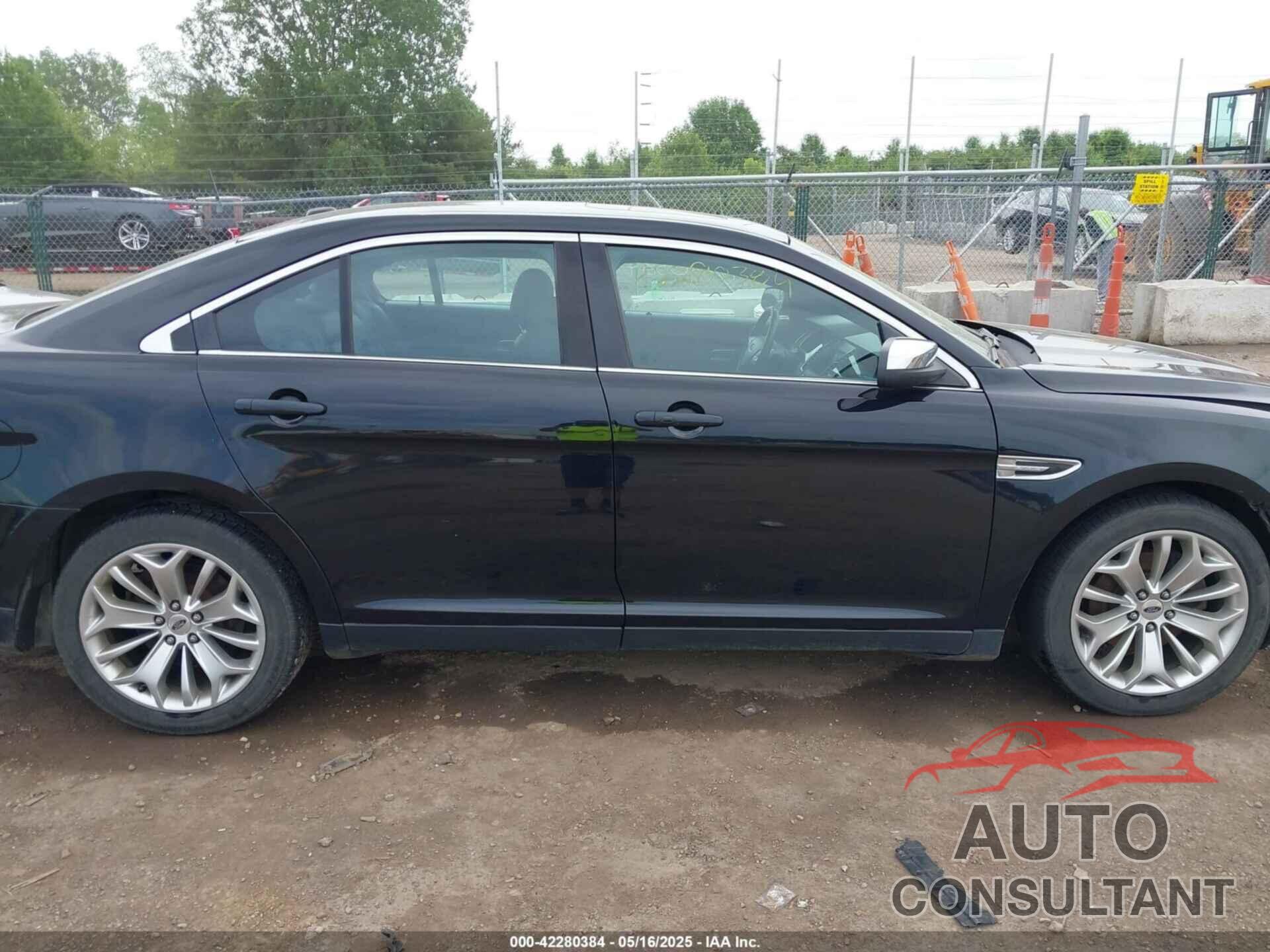 FORD TAURUS 2019 - 1FAHP2F82KG111088