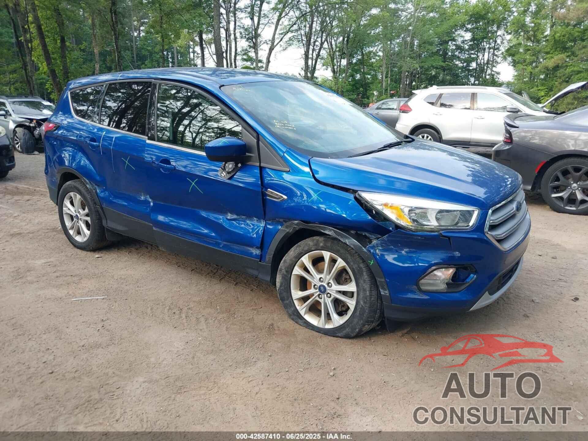 FORD ESCAPE 2017 - 1FMCU9GD0HUD92332