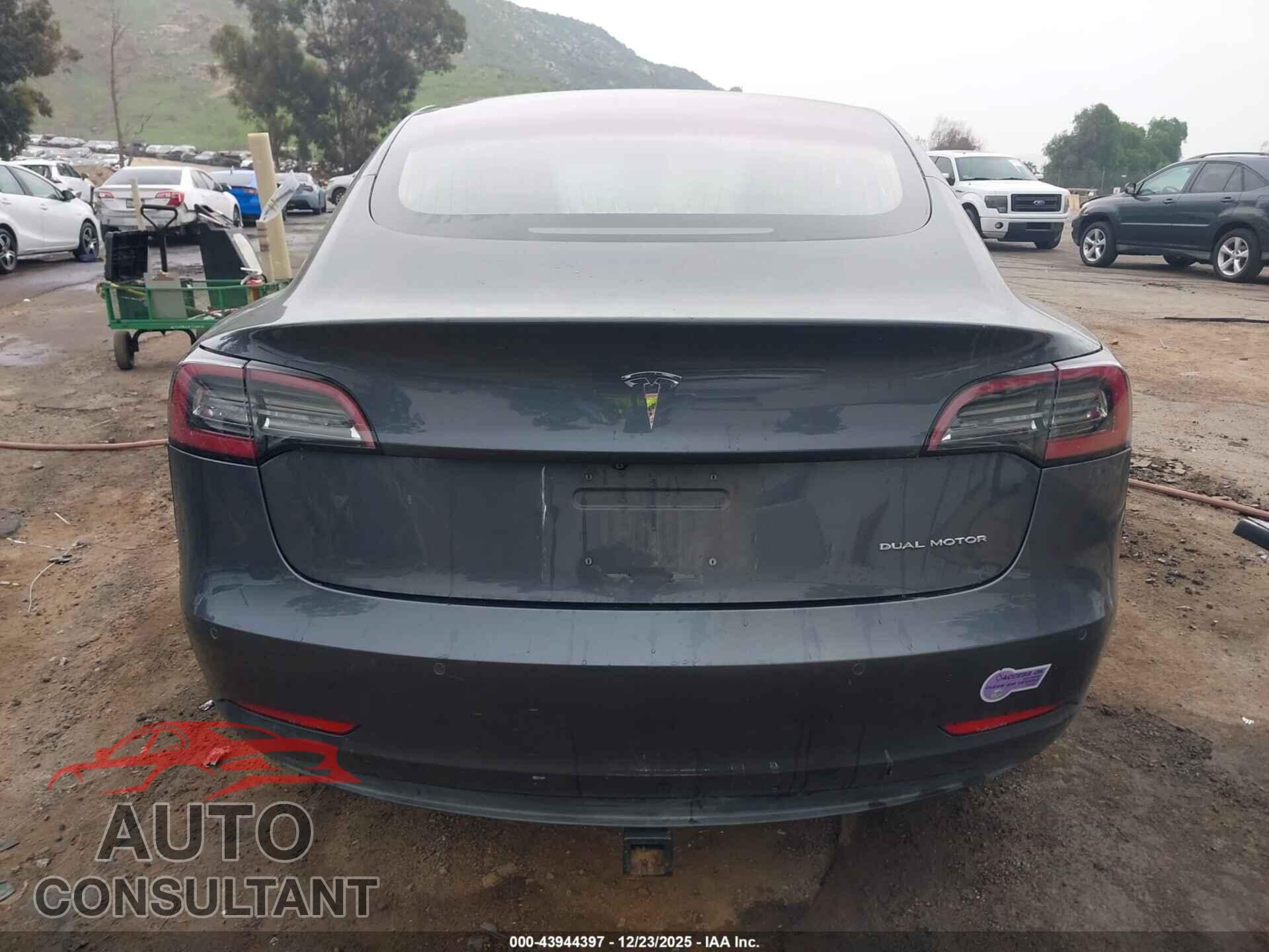 TESLA MODEL 3 2018 - 5YJ3E1EB7JF128737