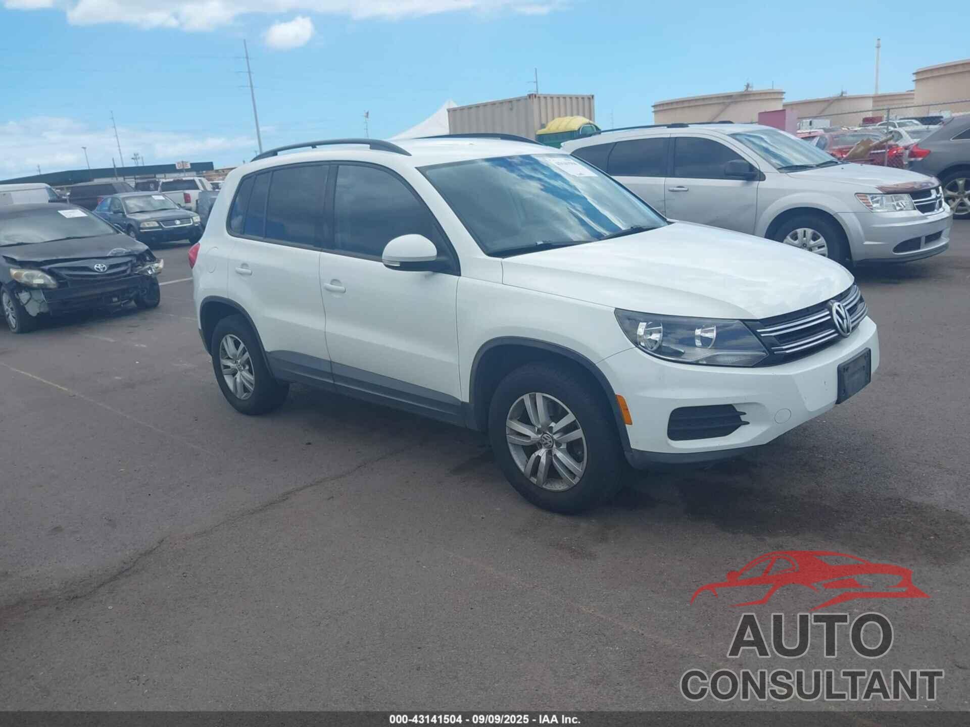 VOLKSWAGEN TIGUAN 2015 - WVGBV7AX6FW587773