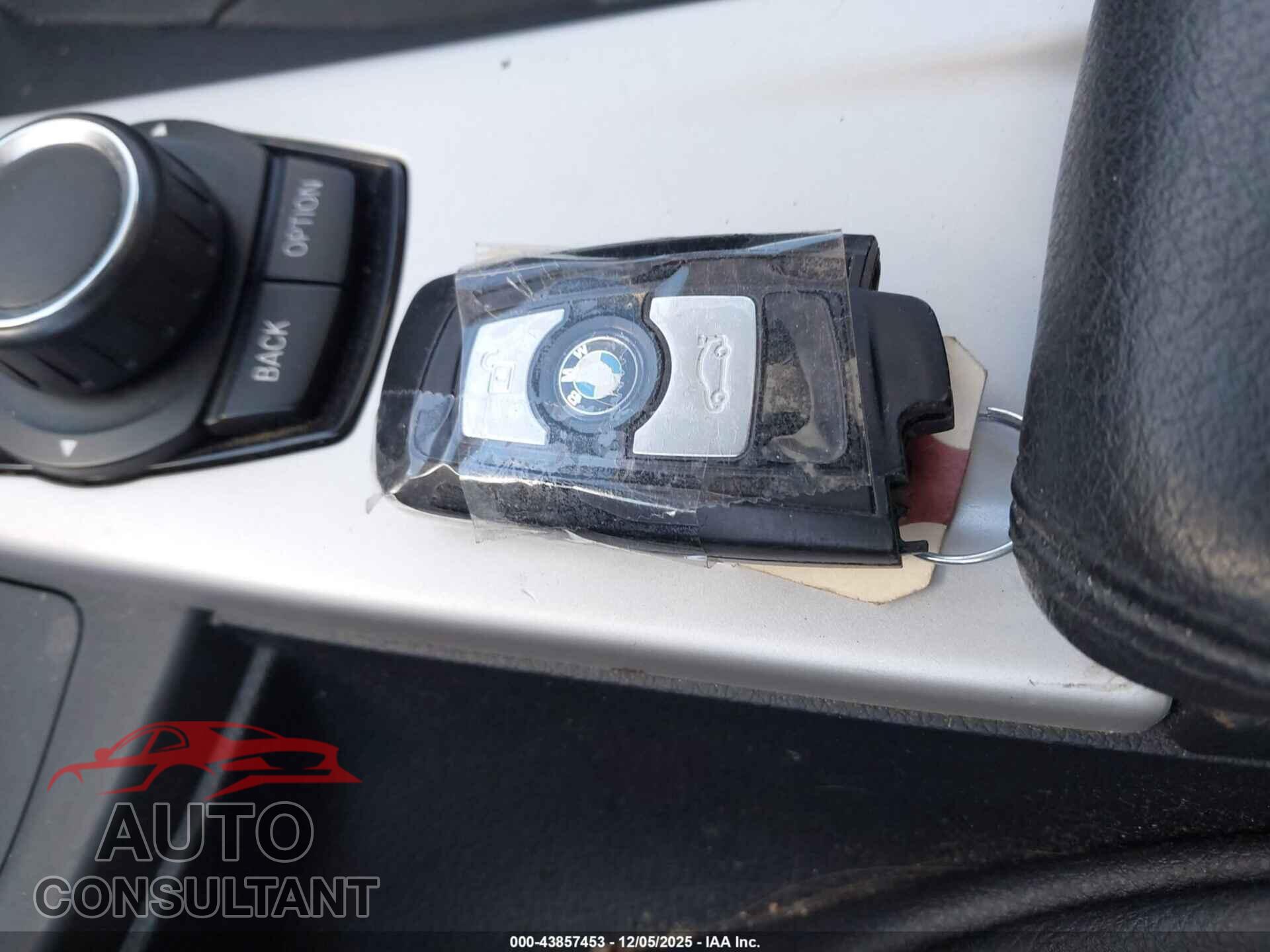 BMW 320I 2013 - WBA3C3C53DF982085