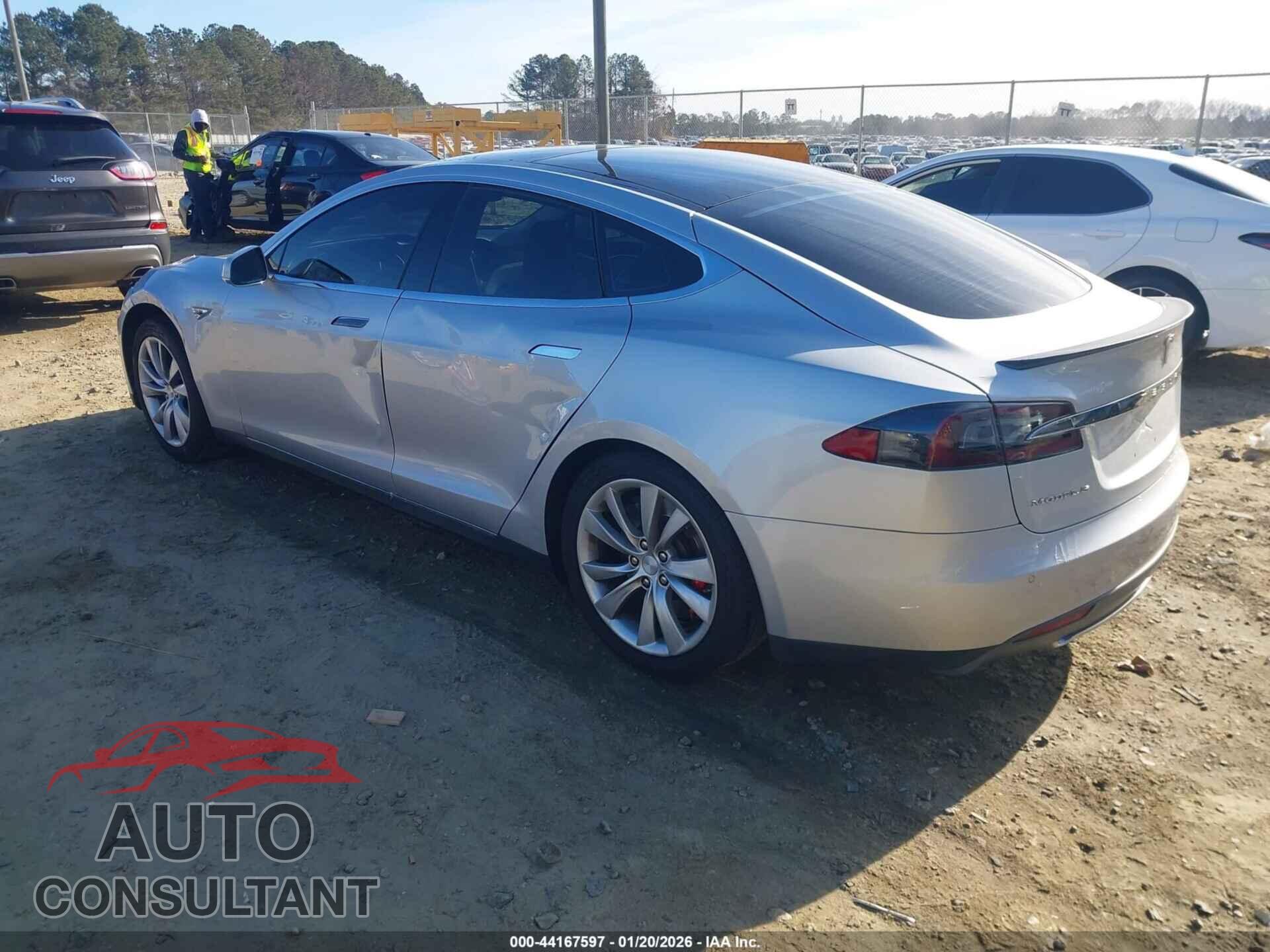 TESLA MODEL S 2014 - 5YJSA1H18EFP40901
