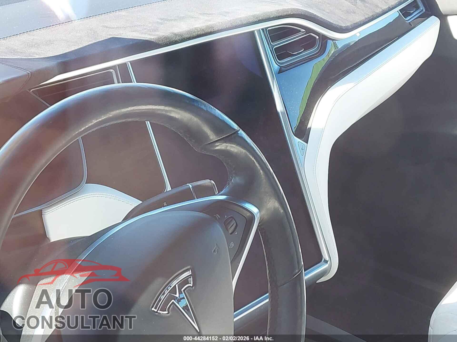 TESLA MODEL X 2017 - 5YJXCBE21HF055095