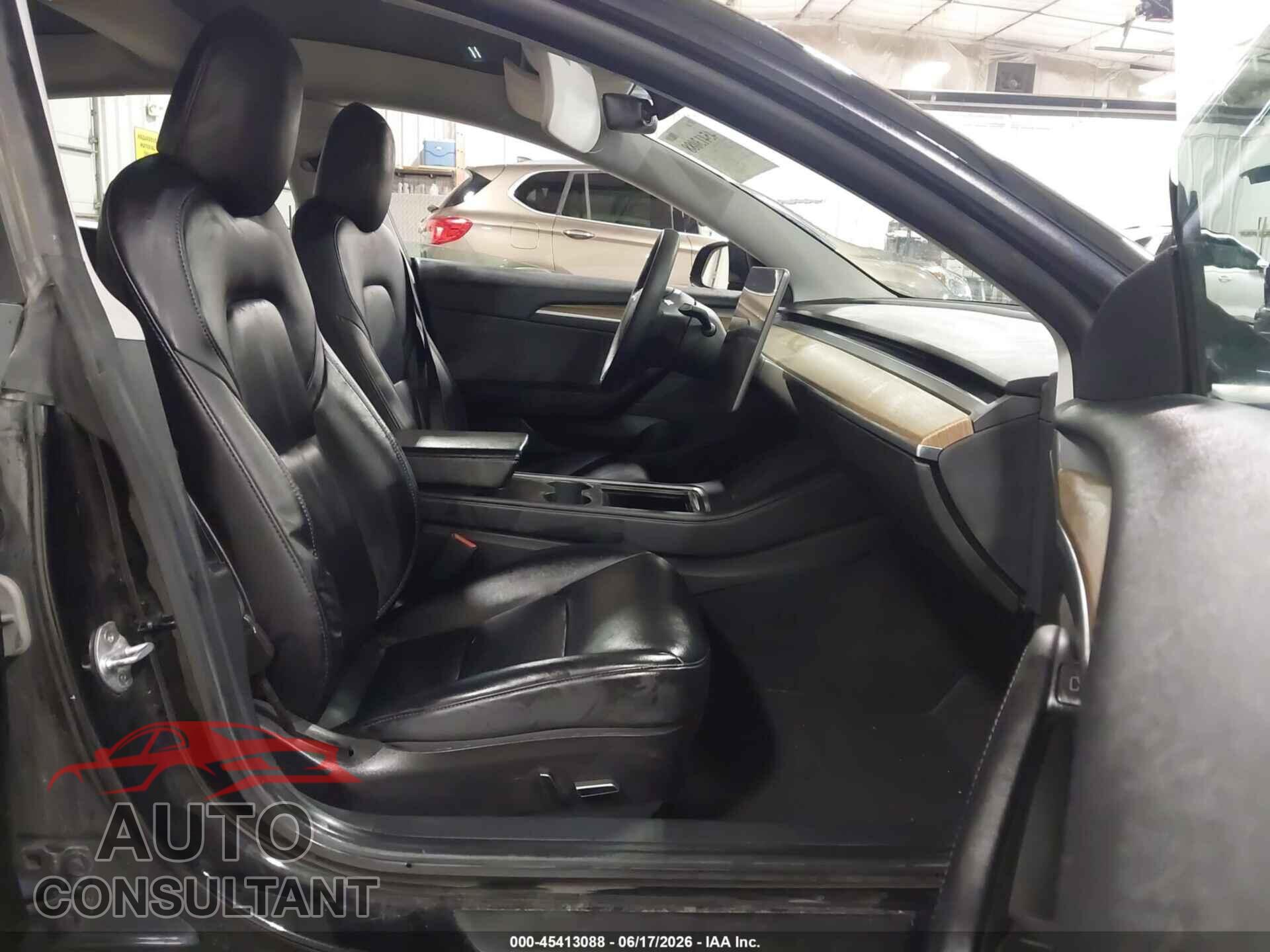 TESLA MODEL 3 2021 - 5YJ3E1EB0MF065579