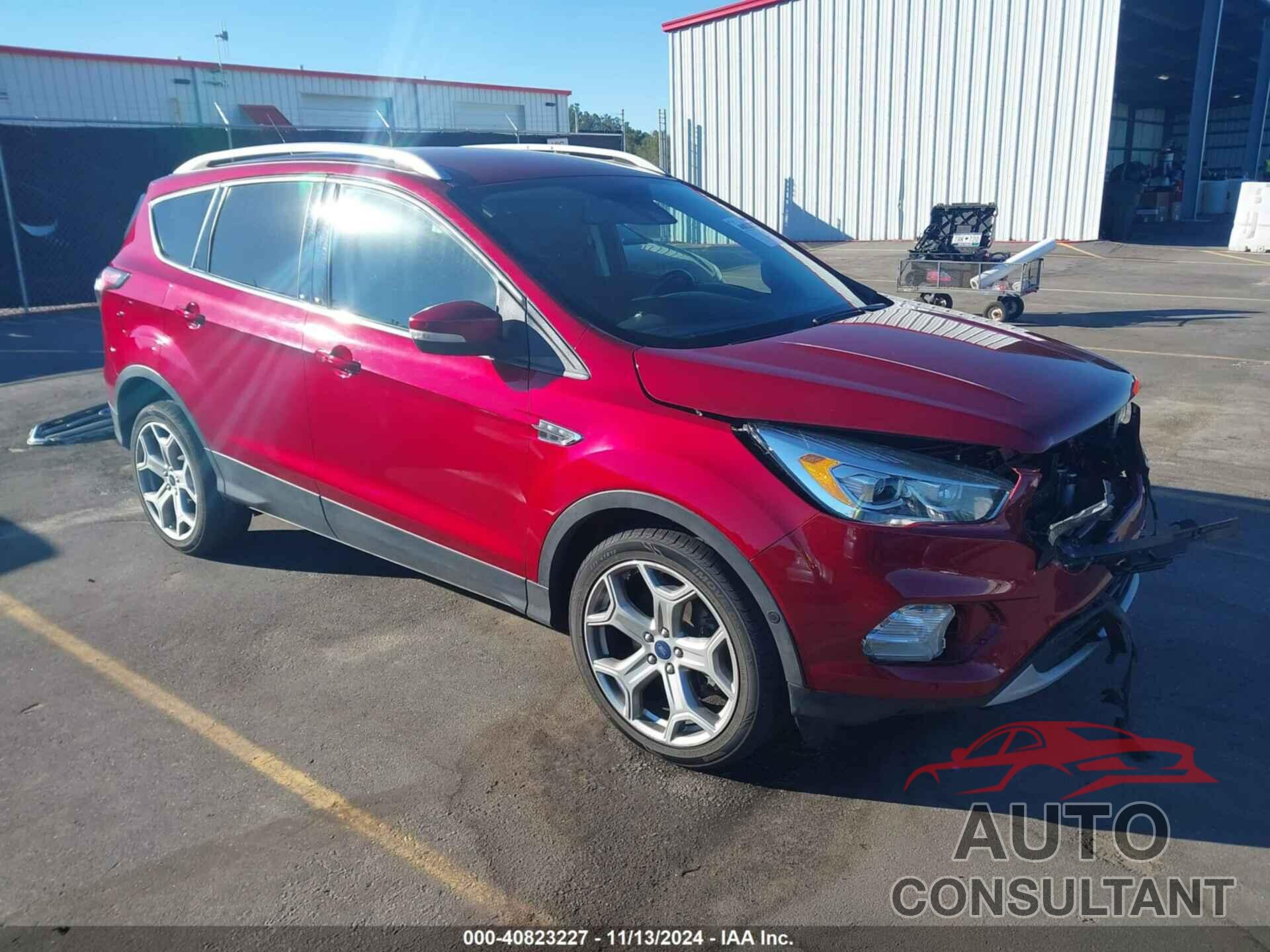 FORD ESCAPE 2017 - 1FMCU0J96HUA45720