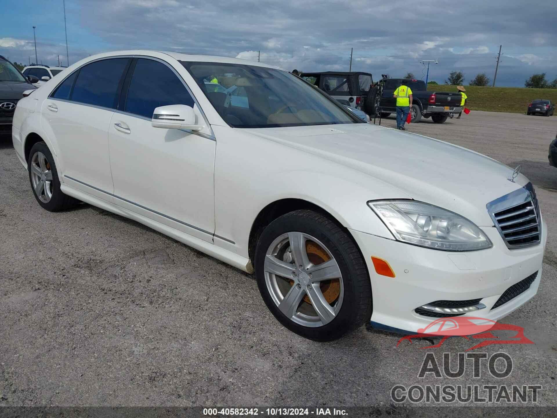 MERCEDES-BENZ S 550 2011 - WDDNG7BB7BA403324