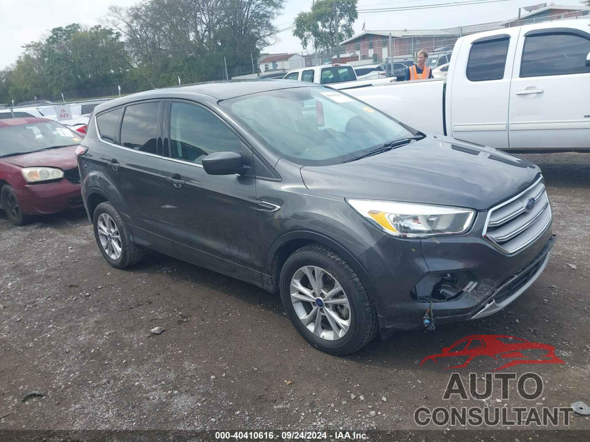 FORD ESCAPE 2017 - 1FMCU0G90HUE64346
