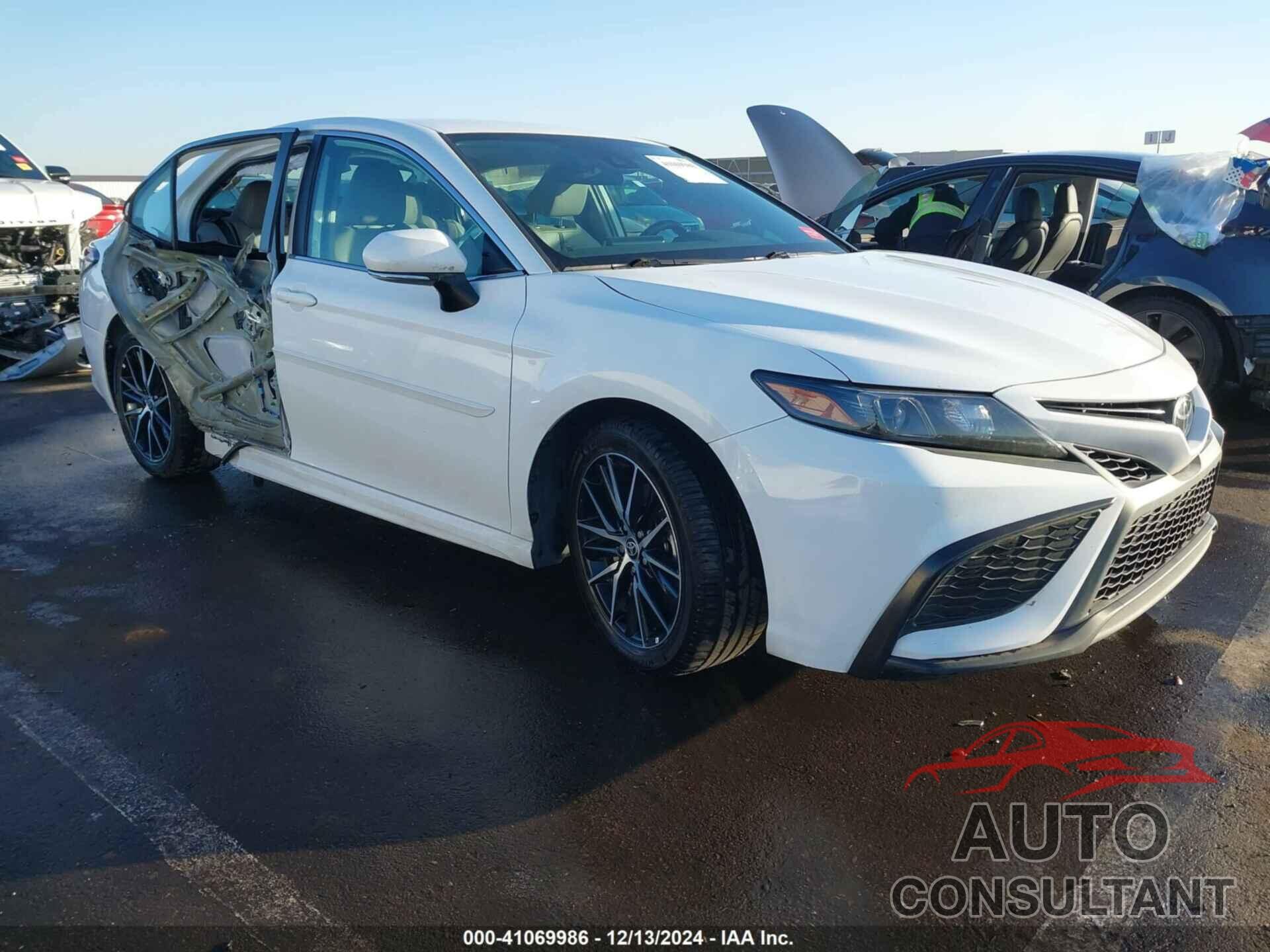 TOYOTA CAMRY 2022 - 4T1G11AK1NU653921