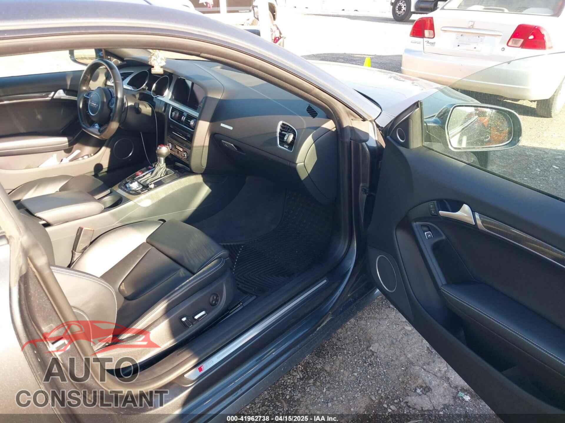 AUDI S5 2015 - WAUCGAFR0FA045606