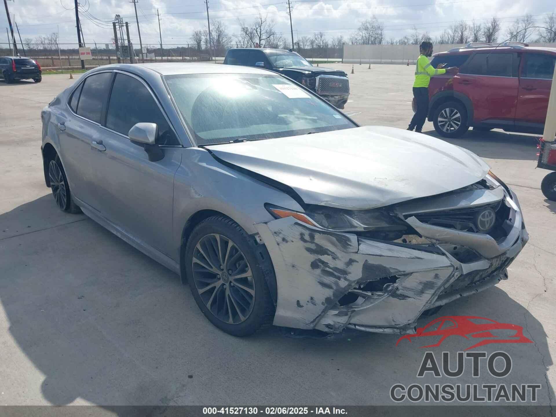 TOYOTA CAMRY 2019 - 4T1B11HK1KU209661