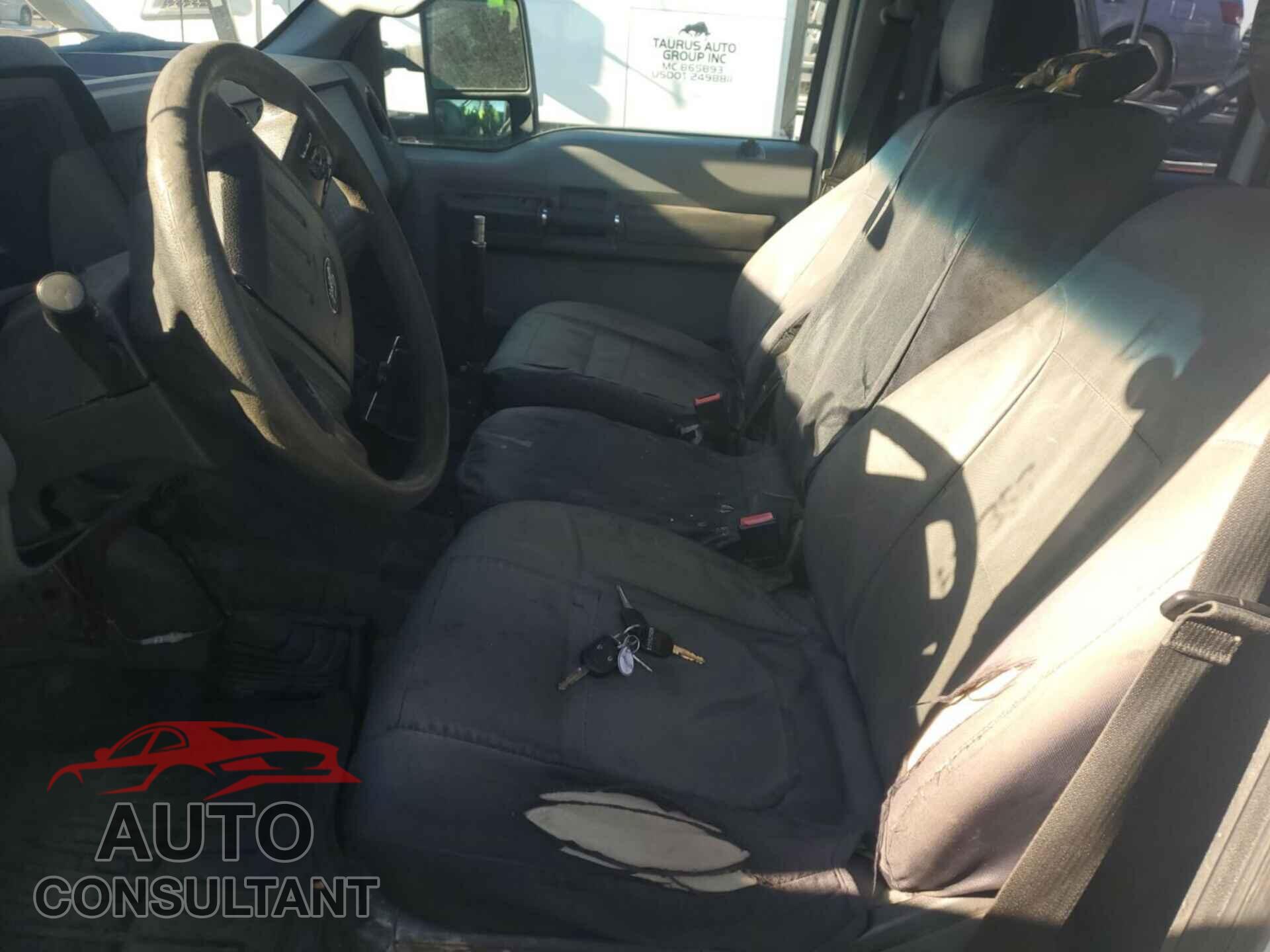 FORD F-250 2013 - 1FT7W2B68DEA87357