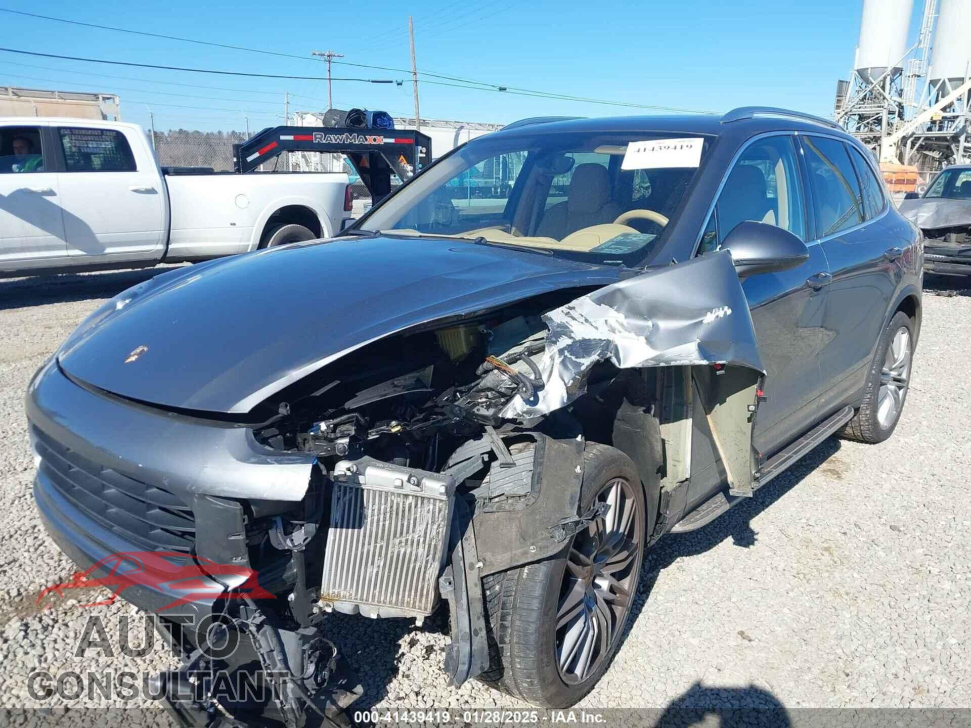 PORSCHE CAYENNE 2017 - WP1AB2A27HLA53653