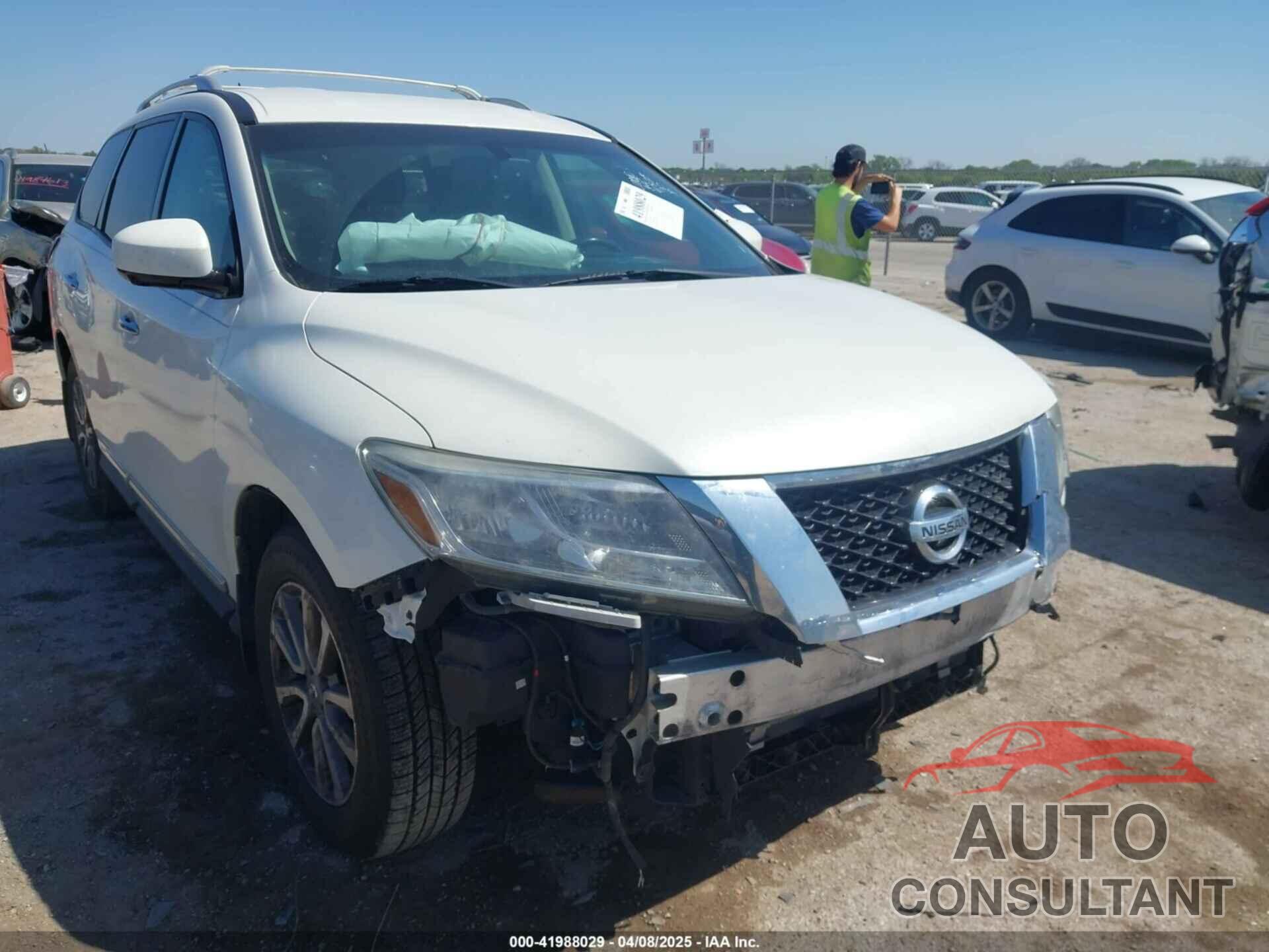 NISSAN PATHFINDER 2015 - 5N1AR2MN6FC702371