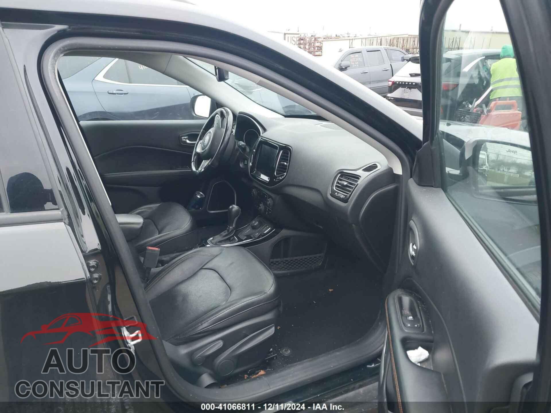 JEEP COMPASS 2020 - 3C4NJDCB2LT146219