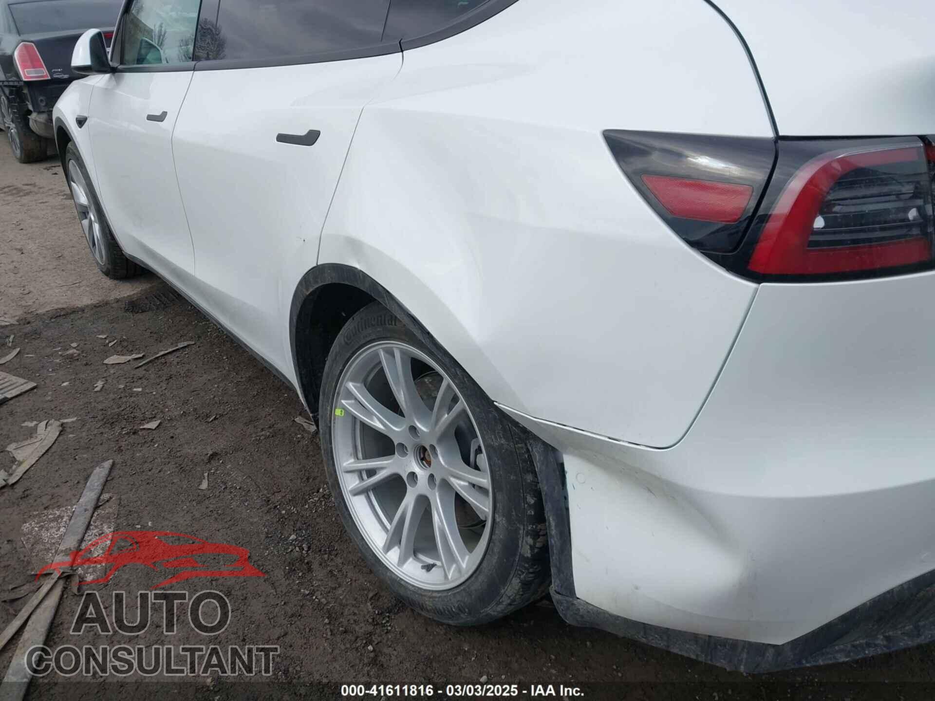 TESLA MODEL Y 2021 - 5YJYGDEE3MF266114