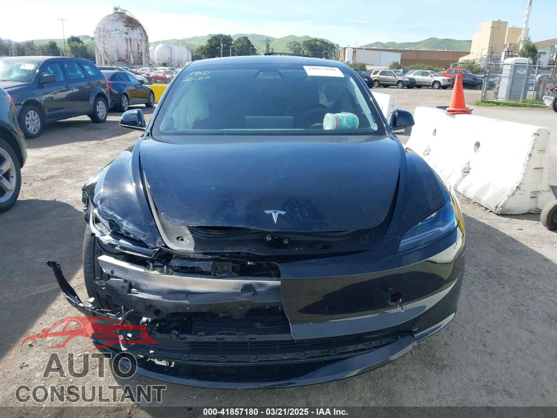 TESLA MODEL 3 2024 - 5YJ3E1EA5RF716946