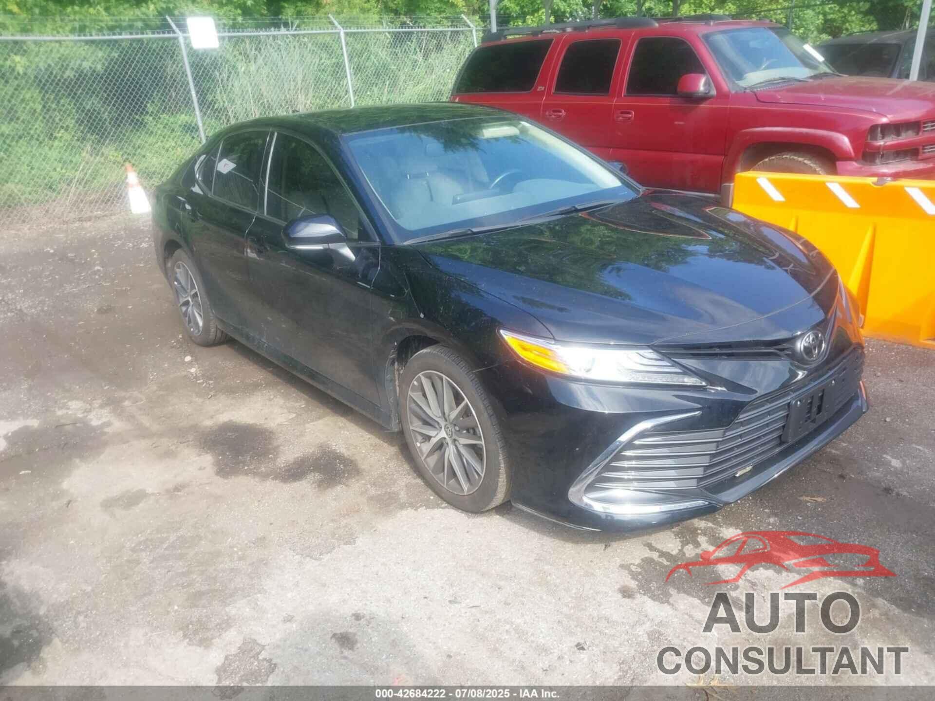TOYOTA CAMRY 2021 - 4T1F11BK4MU046601