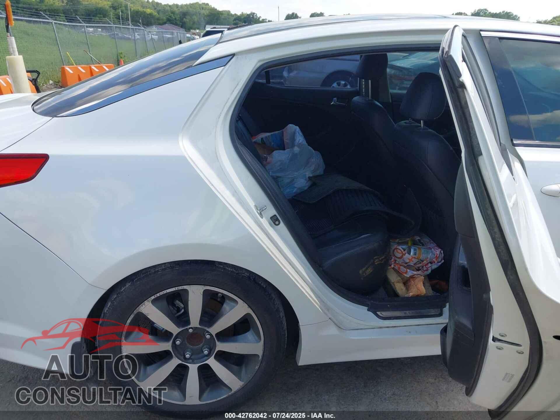 KIA OPTIMA 2011 - KNAGR4A63B5154042