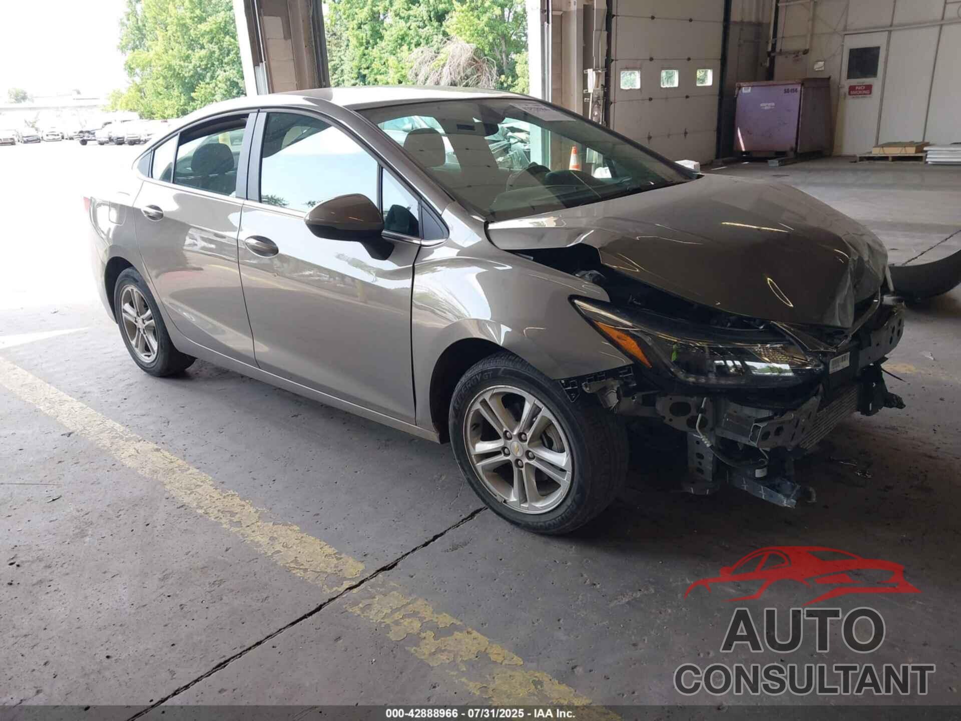 CHEVROLET CRUZE 2018 - 1G1BE5SM8J7138944