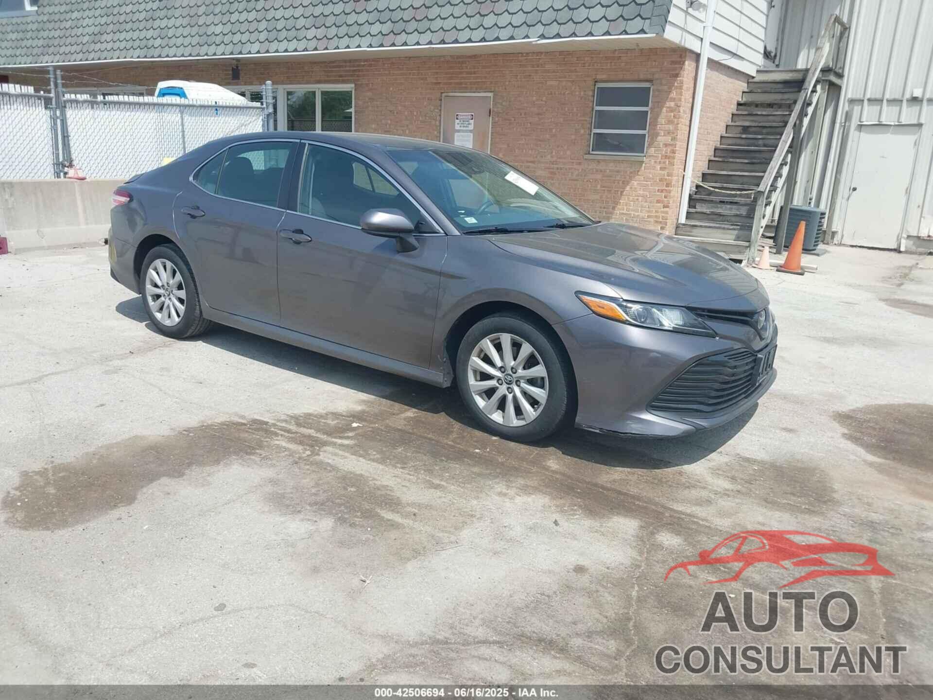 TOYOTA CAMRY 2018 - 4T1B11HK2JU065438