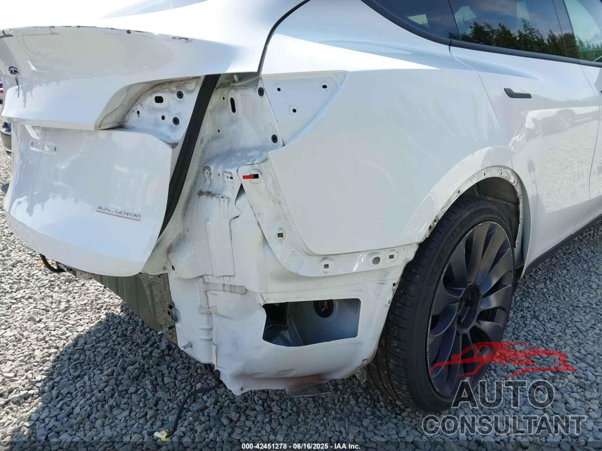TESLA MODEL Y 2022 - 7SAYGDEF9NF400265