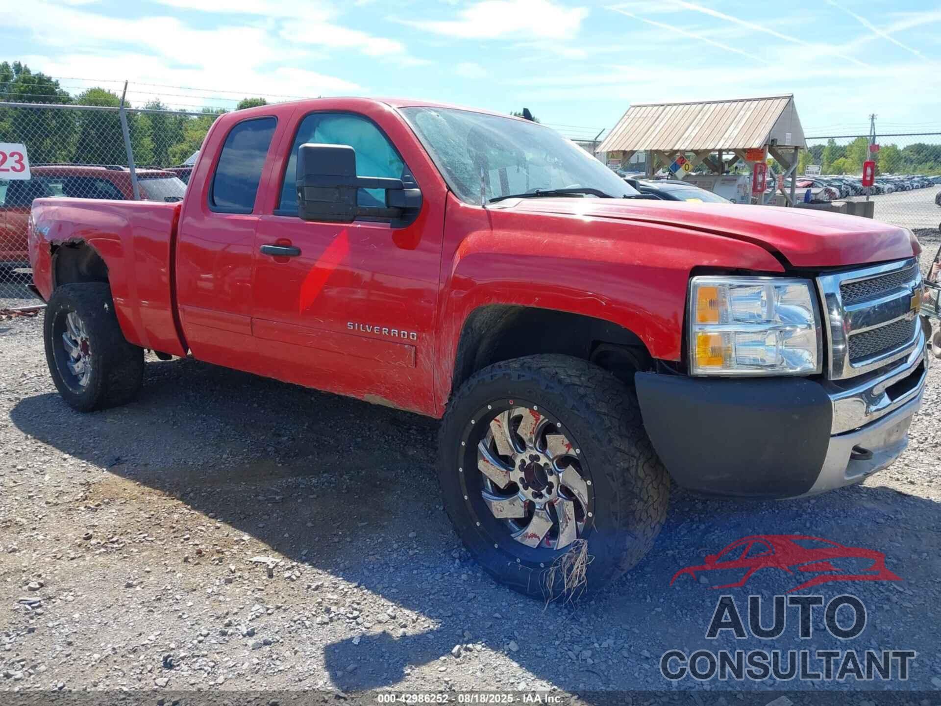 CHEVROLET SILVERADO 1500 2013 - 1GCRKSE74DZ384403