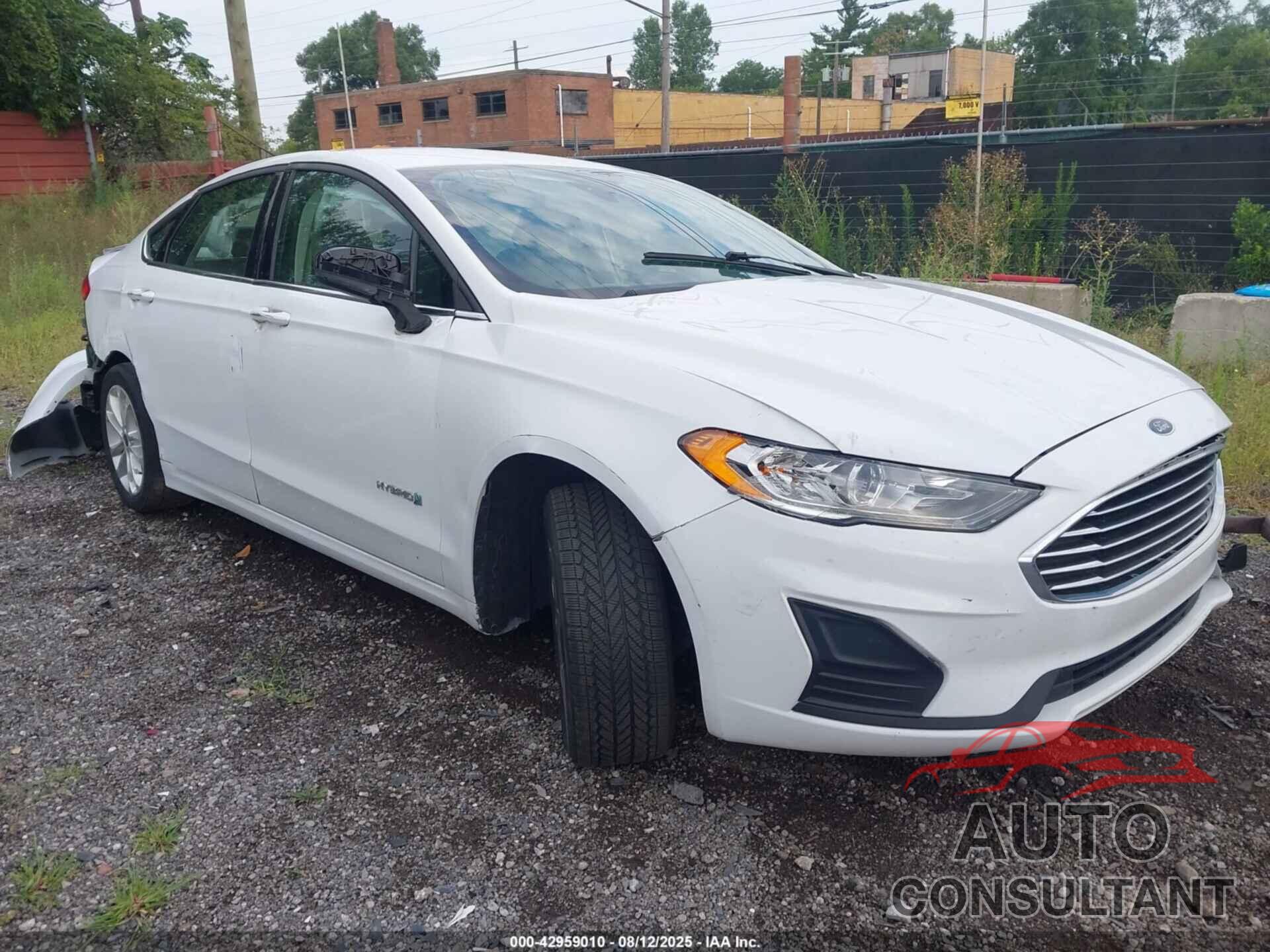 FORD FUSION HYBRID 2019 - 3FA6P0LU0KR197104