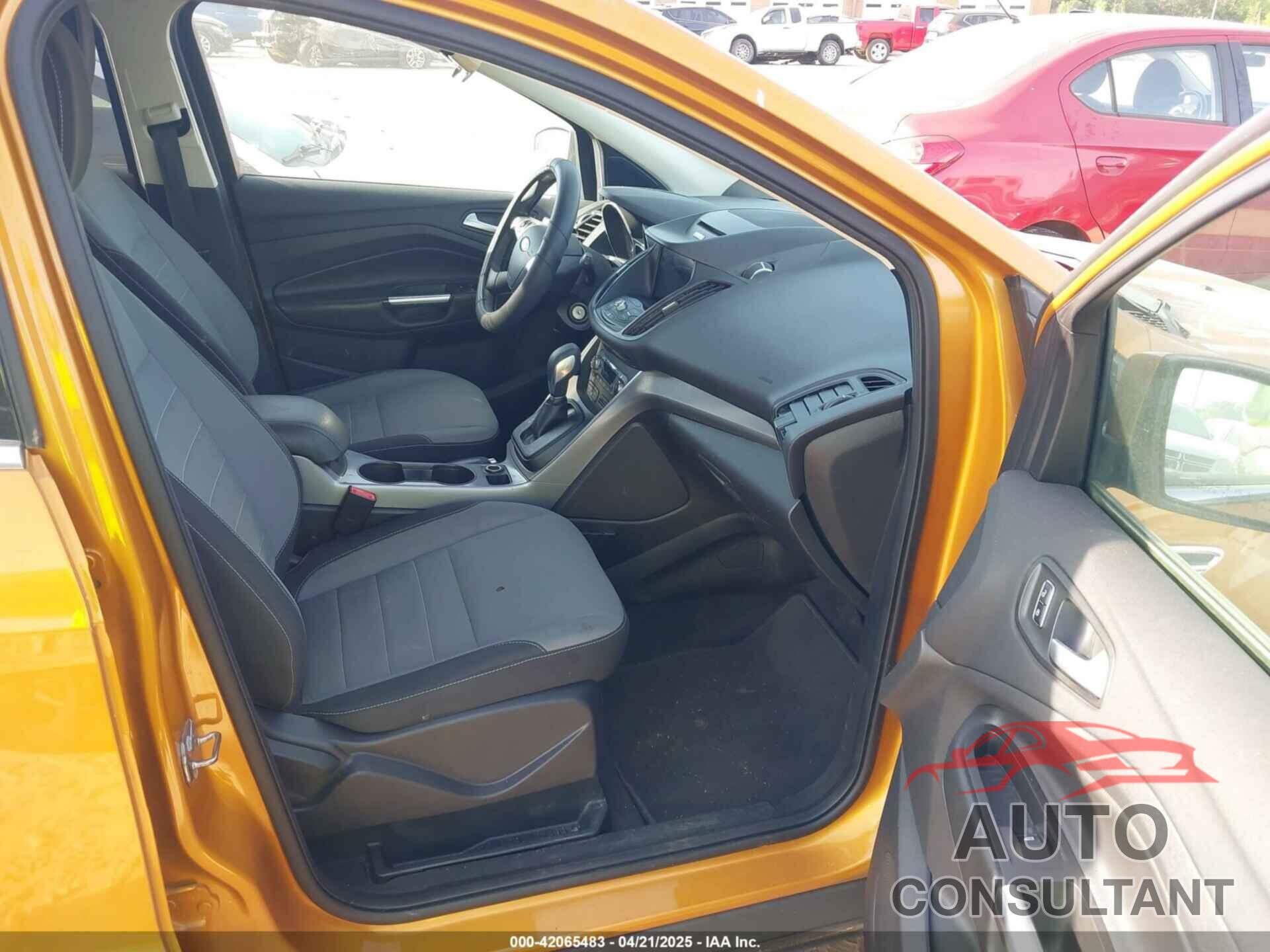 FORD ESCAPE 2016 - 1FMCU0GX1GUC62175