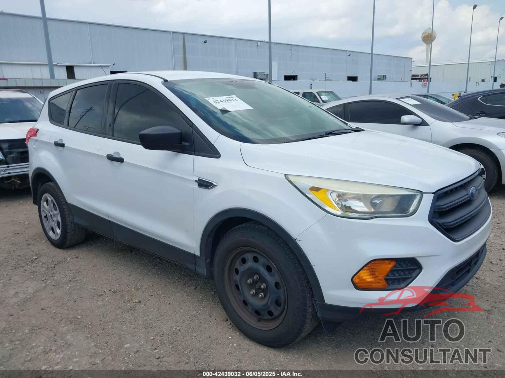 FORD ESCAPE 2017 - 1FMCU0F78HUA45757
