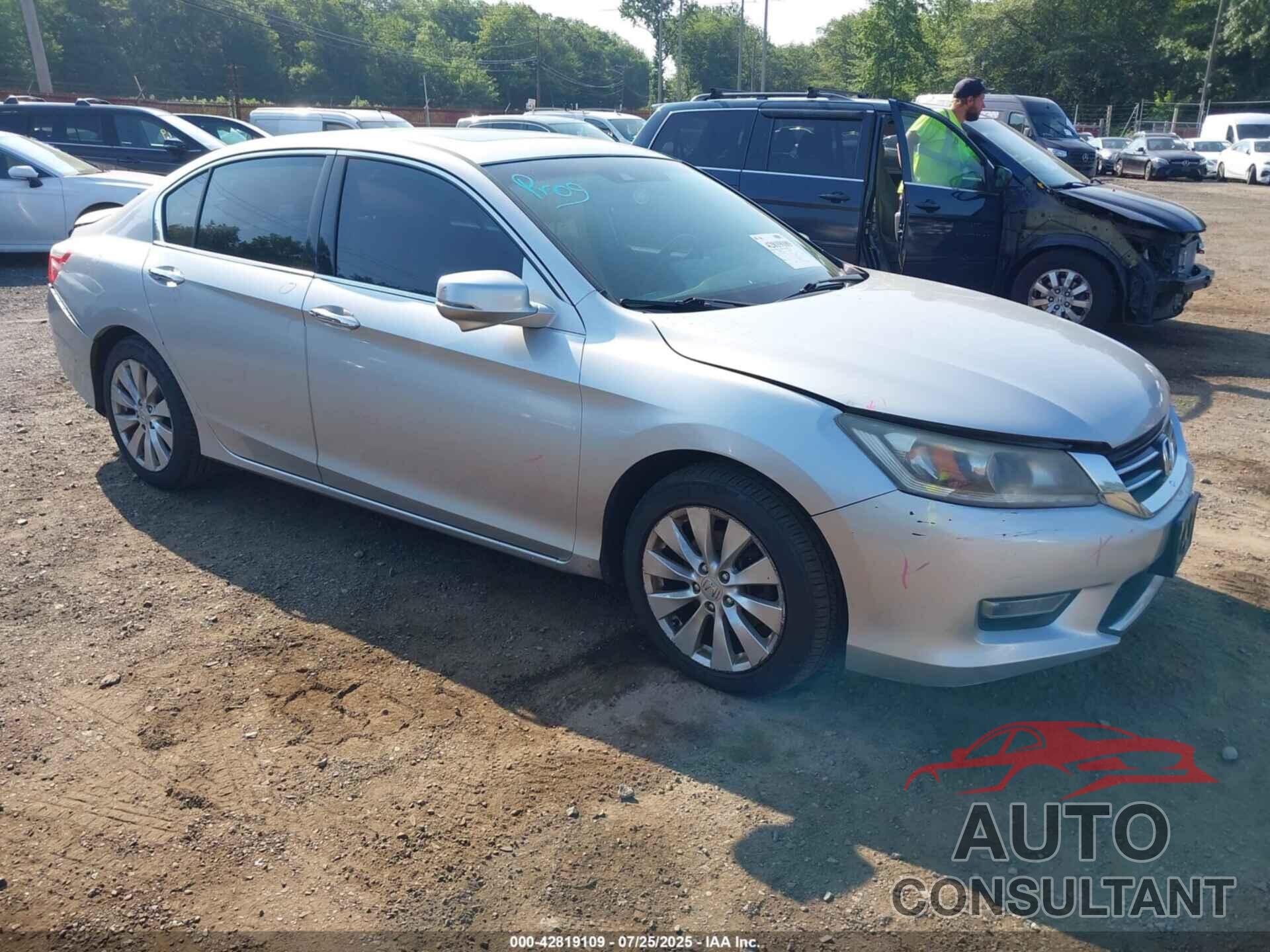 HONDA ACCORD 2013 - 1HGCR3F85DA002037