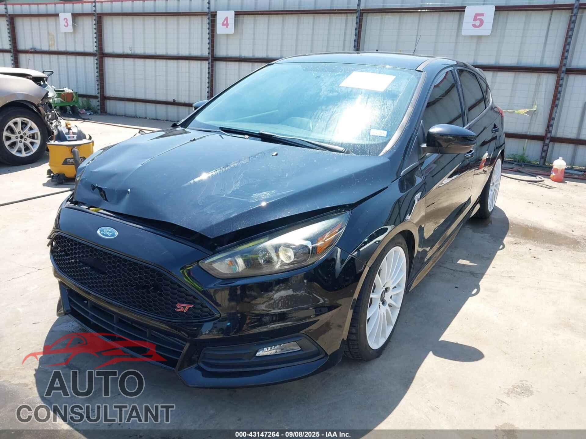 FORD FOCUS ST 2017 - 1FADP3L92HL204663
