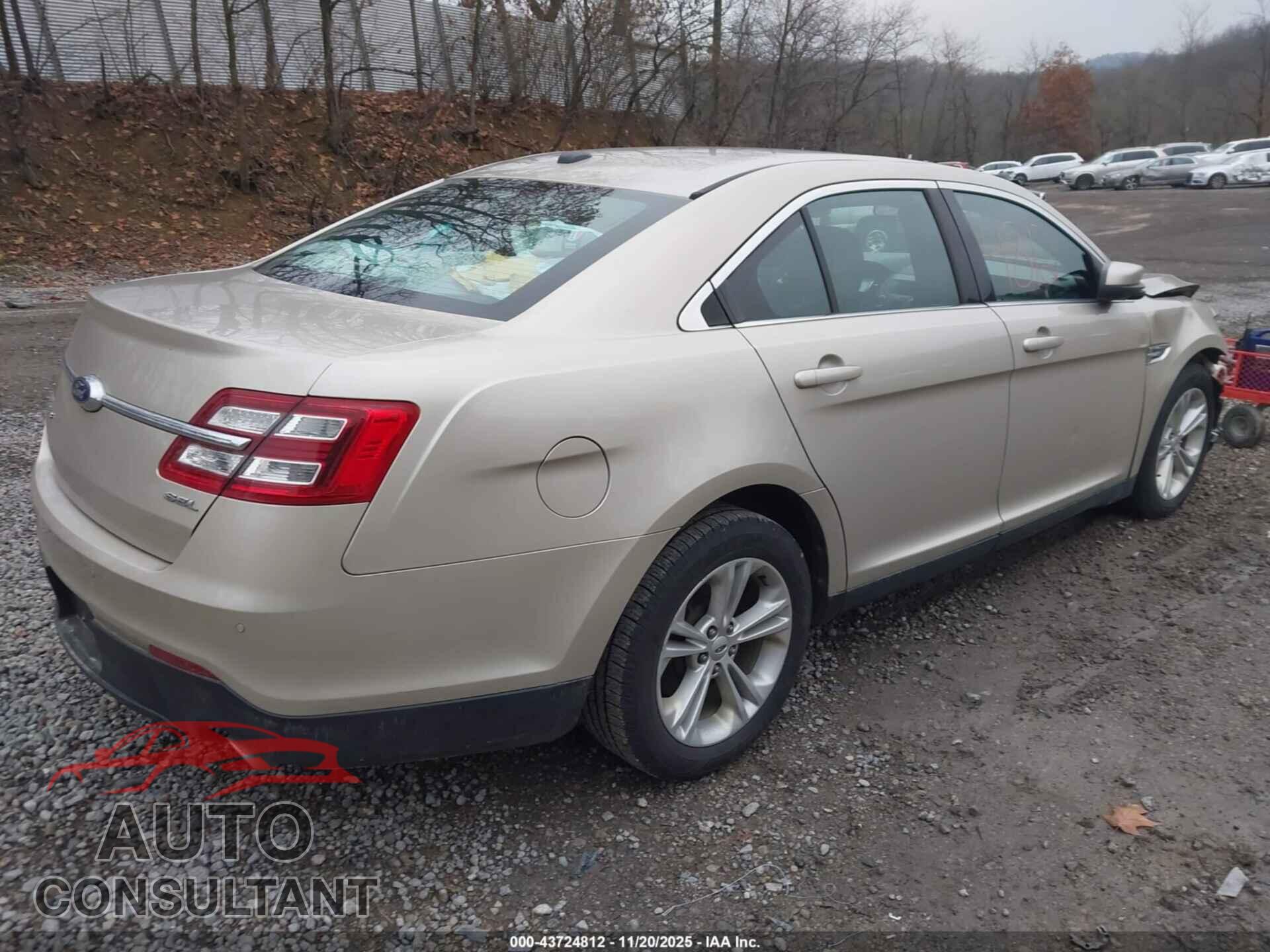 FORD TAURUS 2018 - 1FAHP2E83JG125436