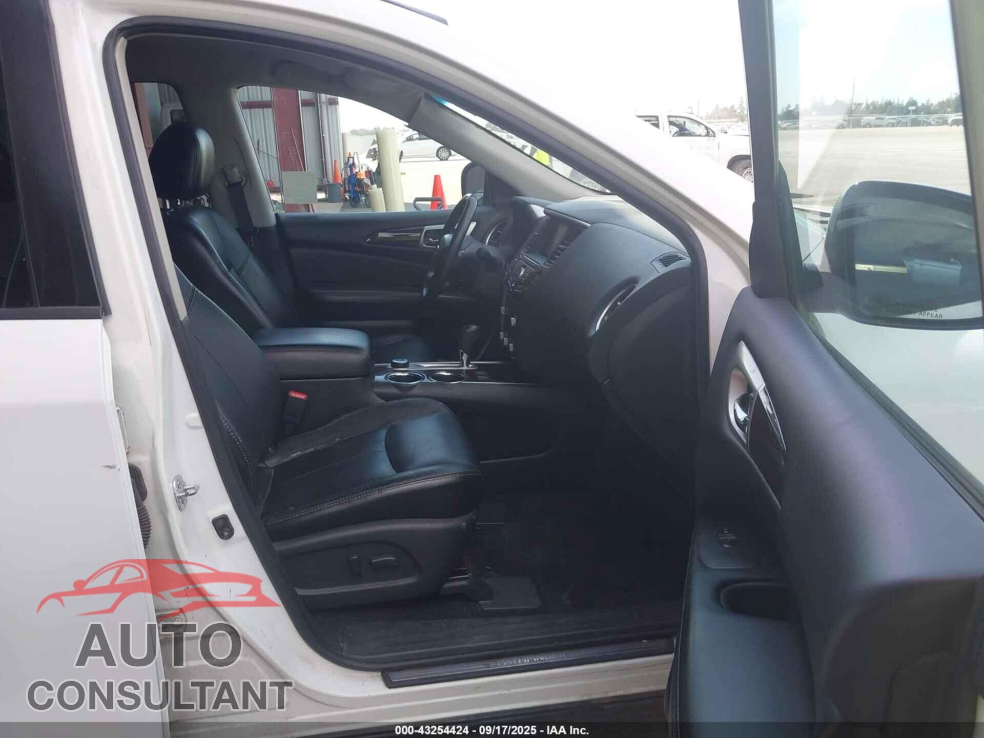 NISSAN PATHFINDER 2013 - 5N1AR2MM6DC681686
