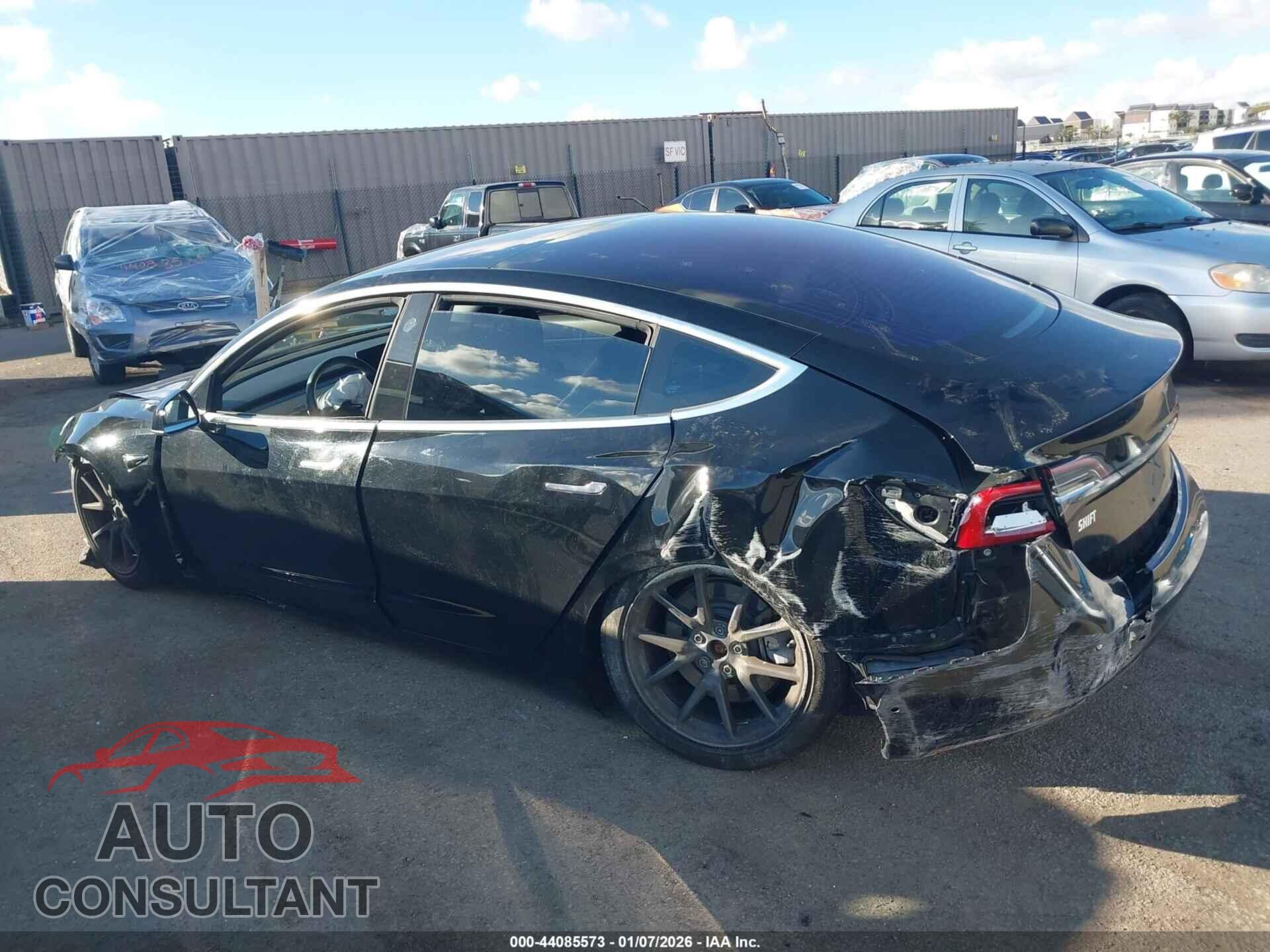 TESLA MODEL 3 2018 - 5YJ3E1EA4JF004822