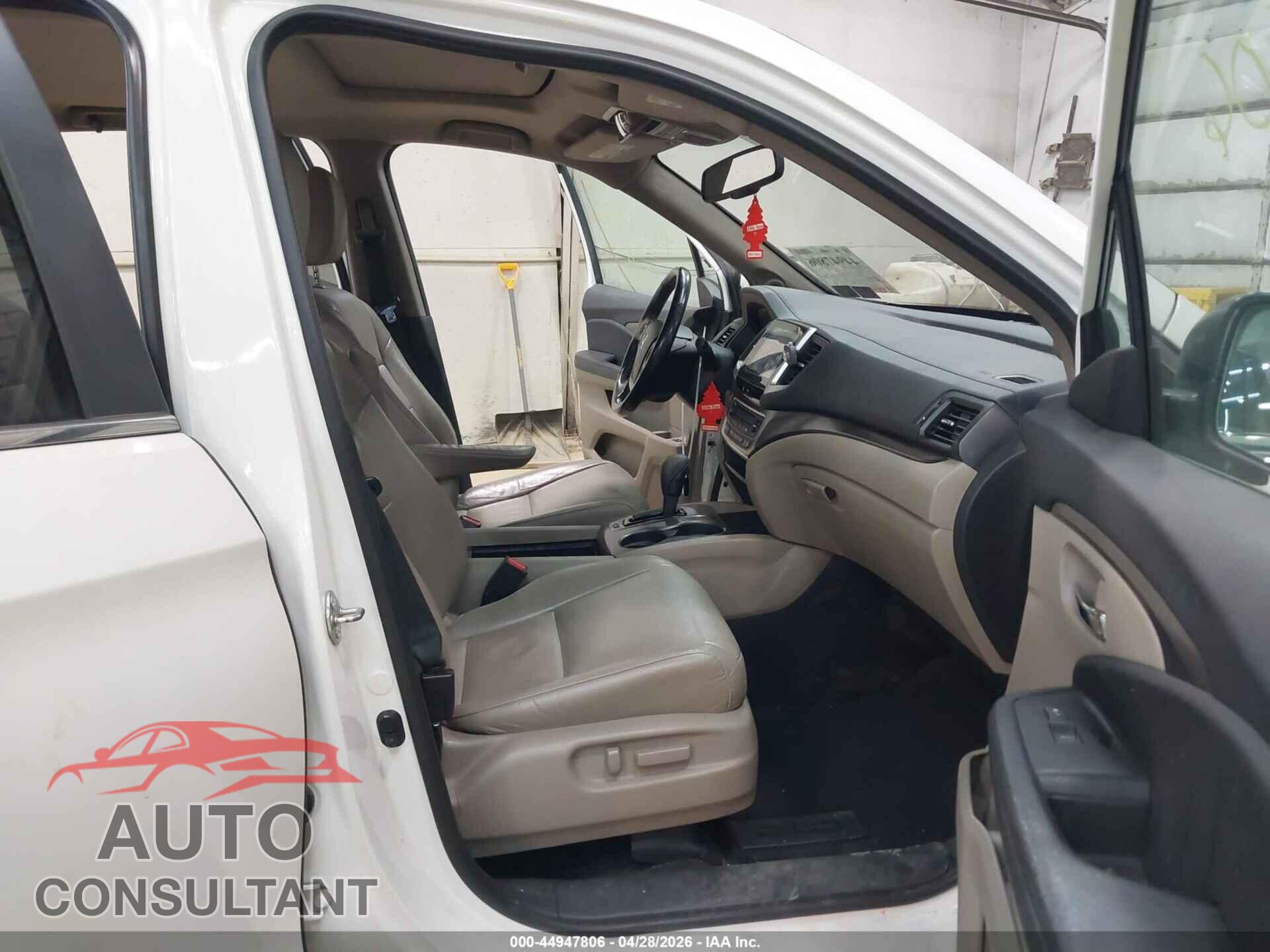 HONDA PILOT 2017 - 5FNYF6H75HB058320