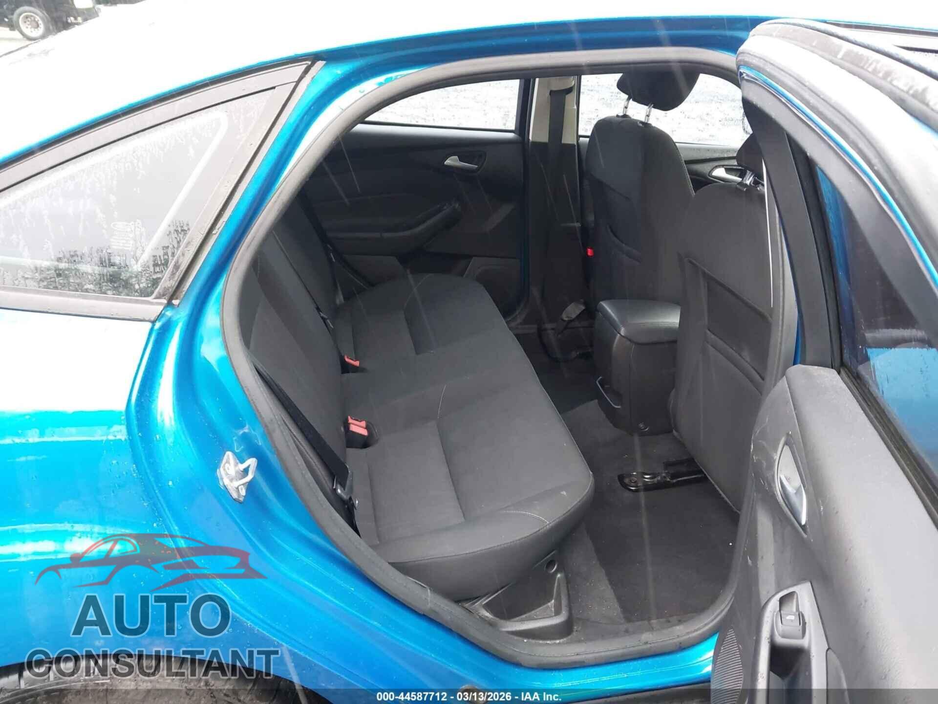 FORD FOCUS 2017 - 1FADP3F27HL236183