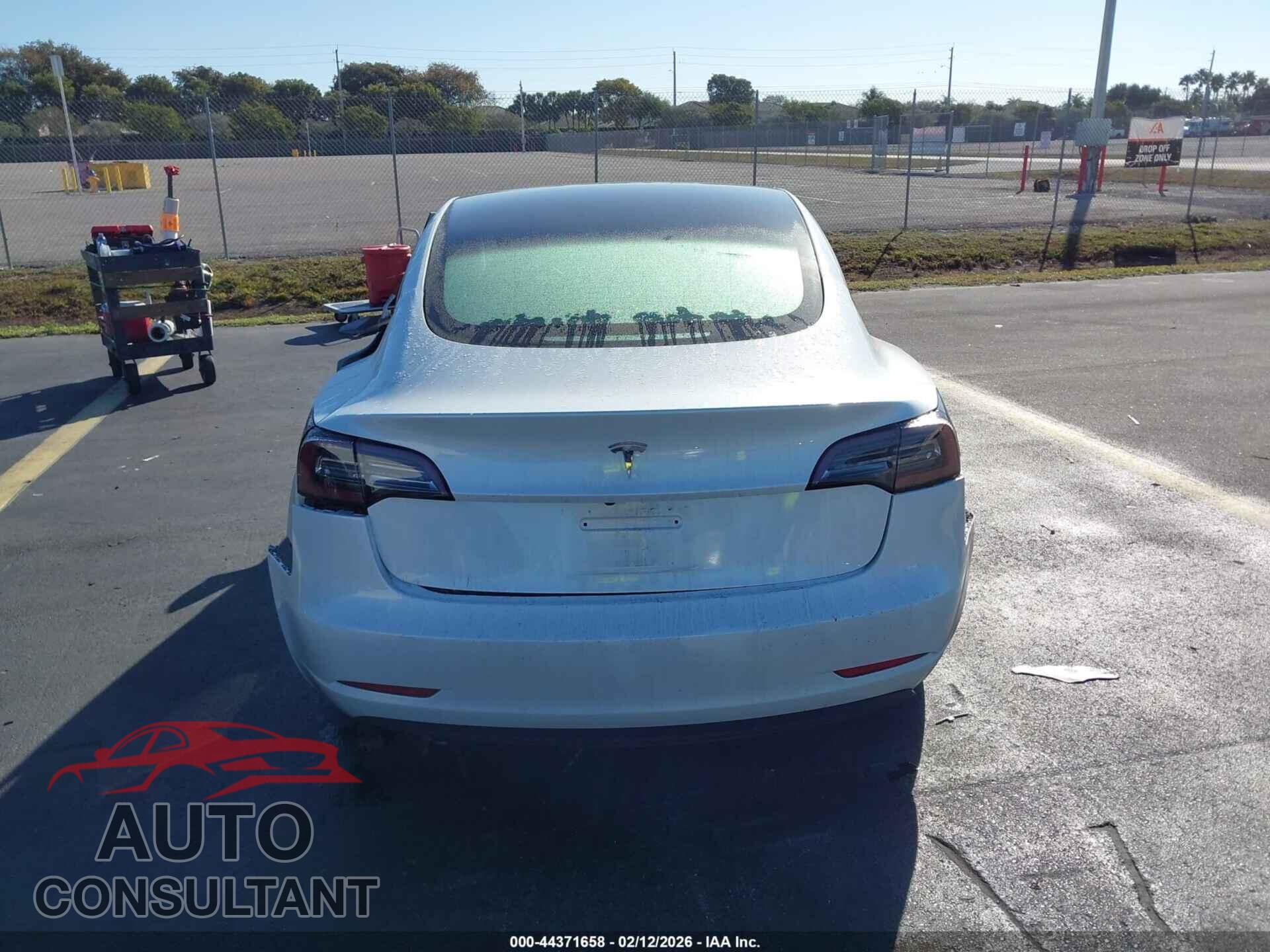 TESLA MODEL 3 2023 - 5YJ3E1EA8PF437617