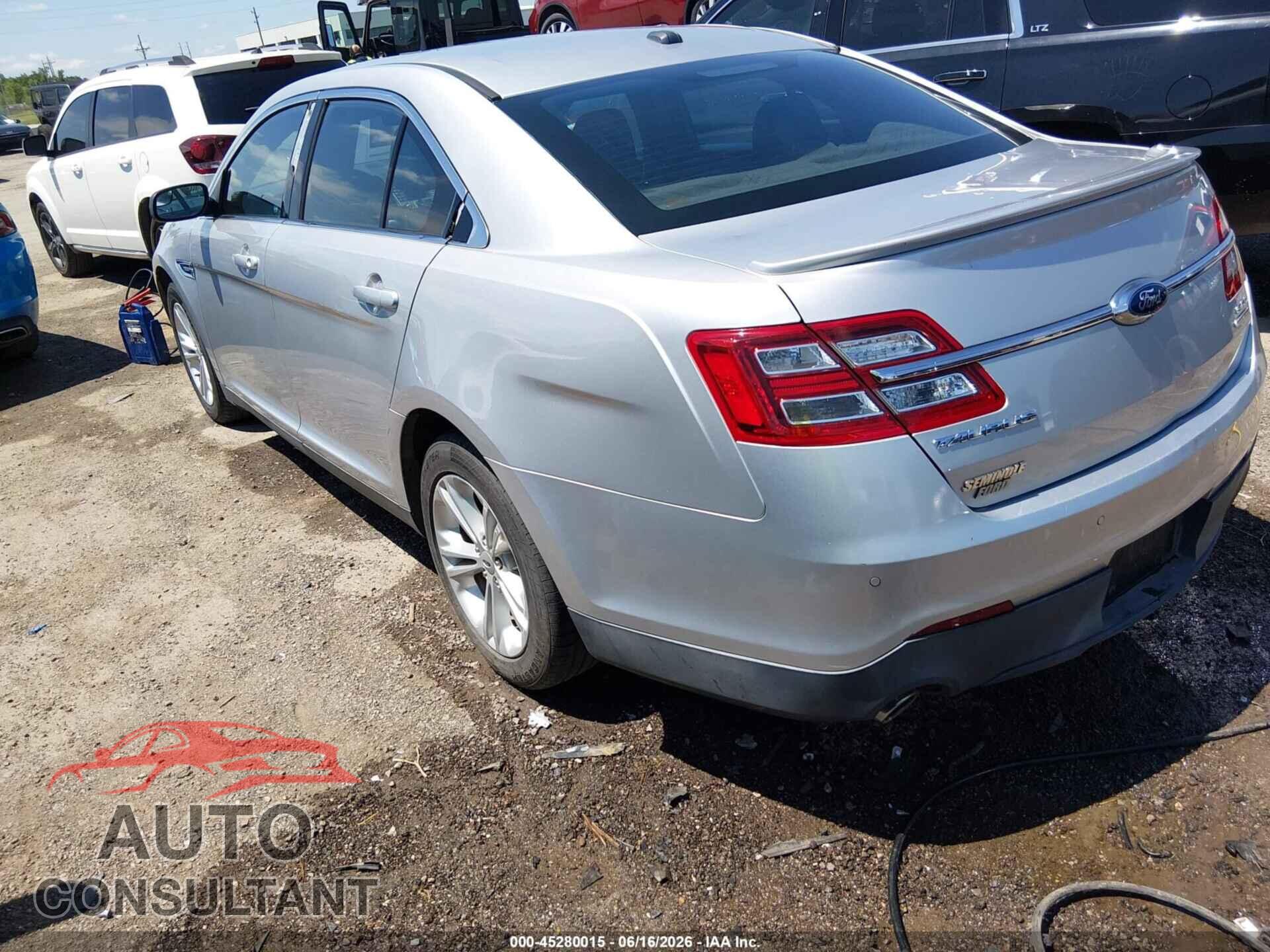 FORD TAURUS 2015 - 1FAHP2E87FG181757