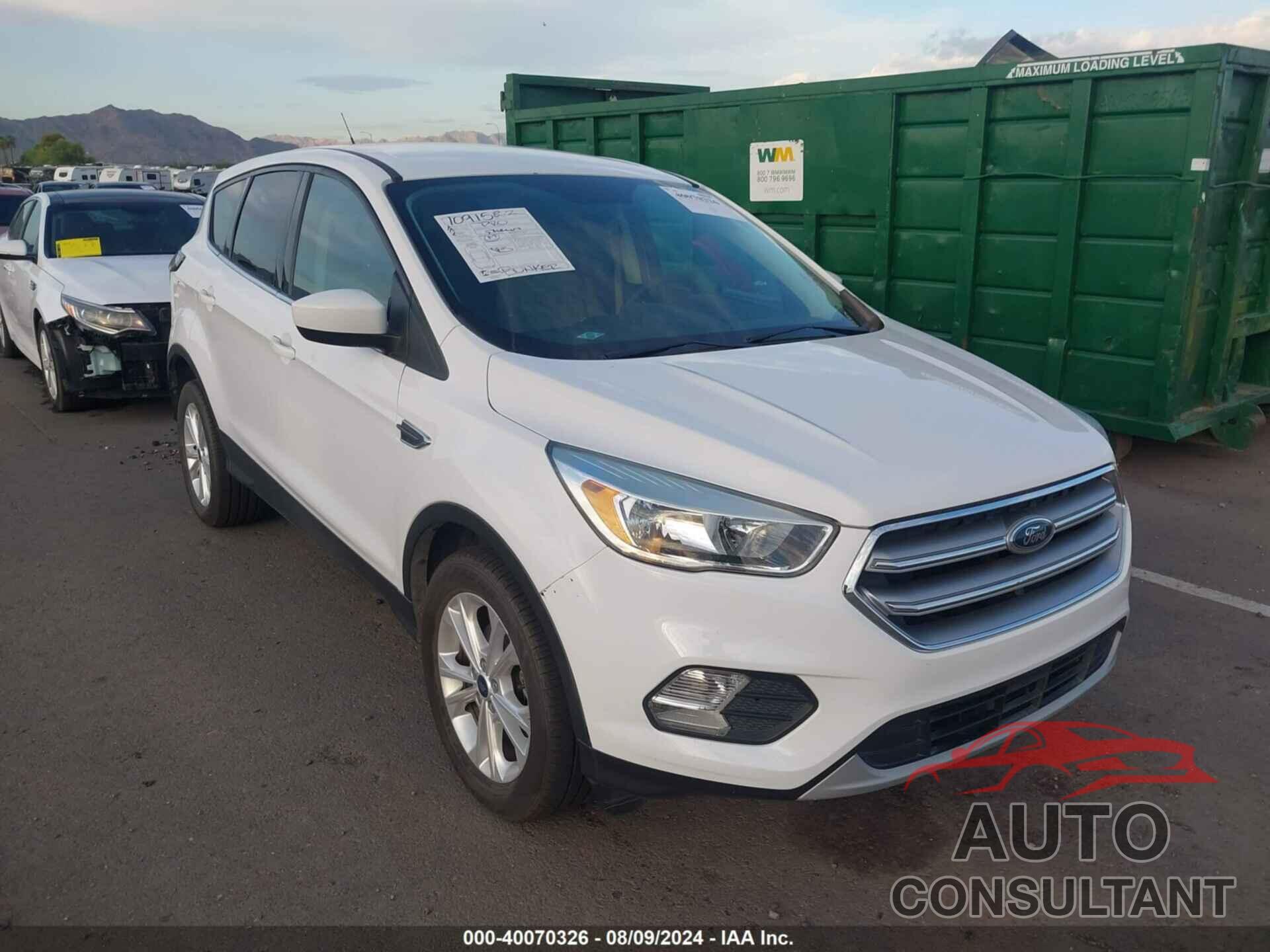 FORD ESCAPE 2017 - 1FMCU0GD7HUE40226