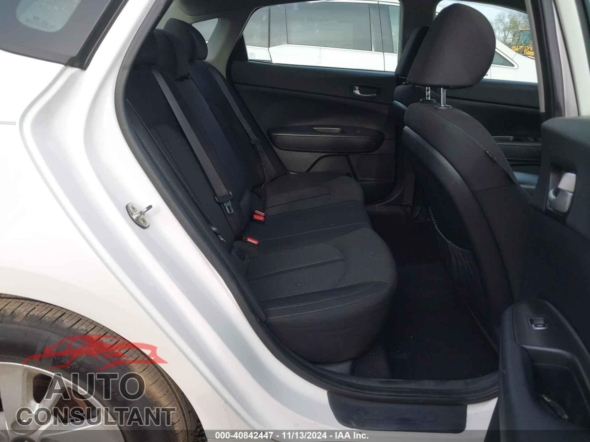 KIA OPTIMA 2018 - KNAGT4L38J5235671