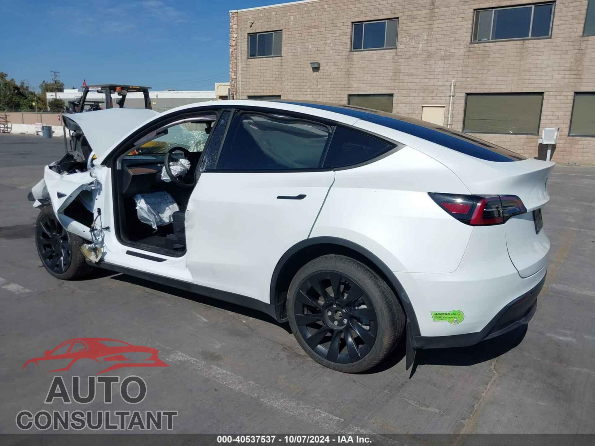 TESLA MODEL Y 2023 - 7SAYGDEE8PF706237