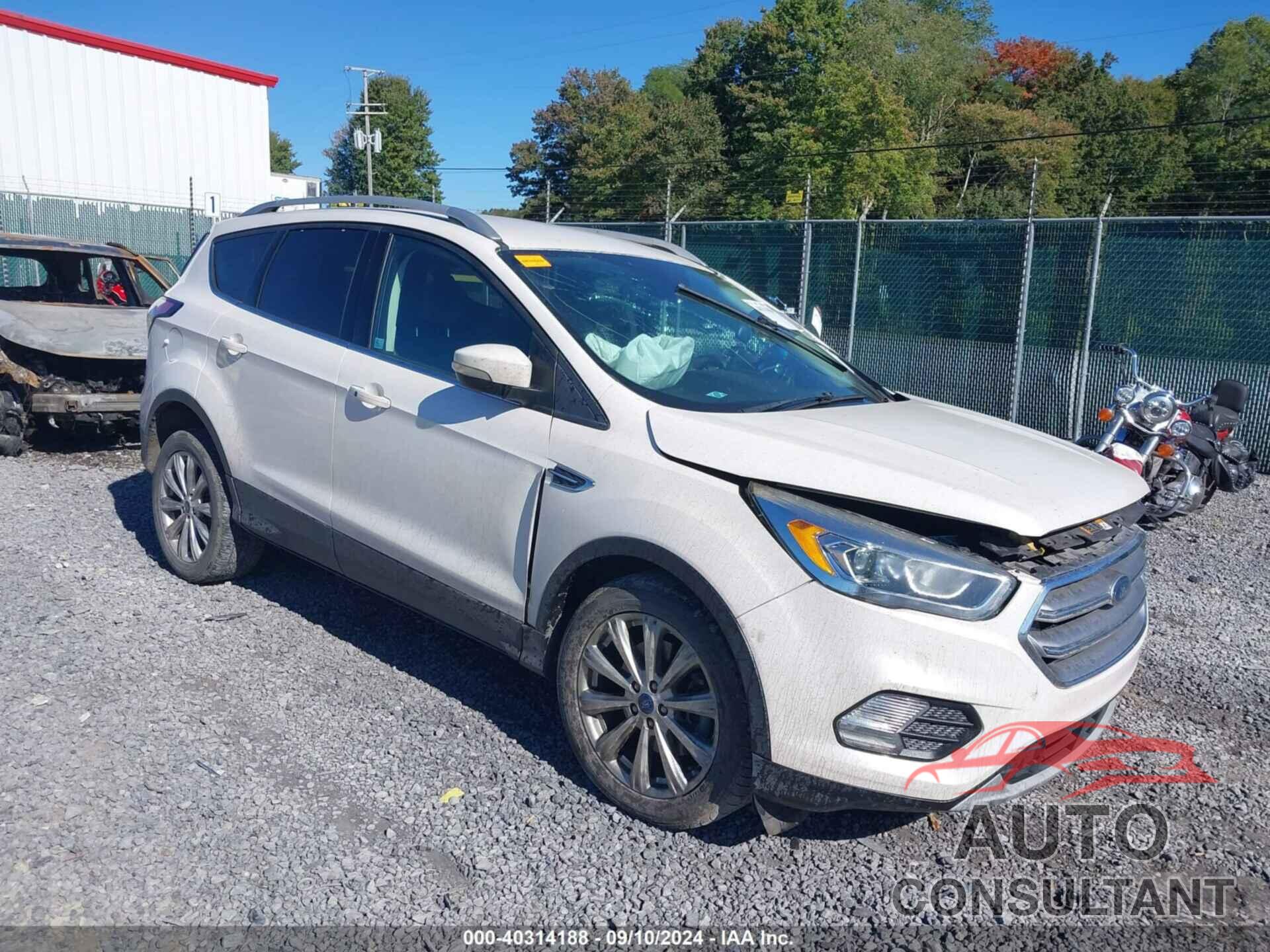 FORD ESCAPE 2017 - 1FMCU9J9XHUE90305