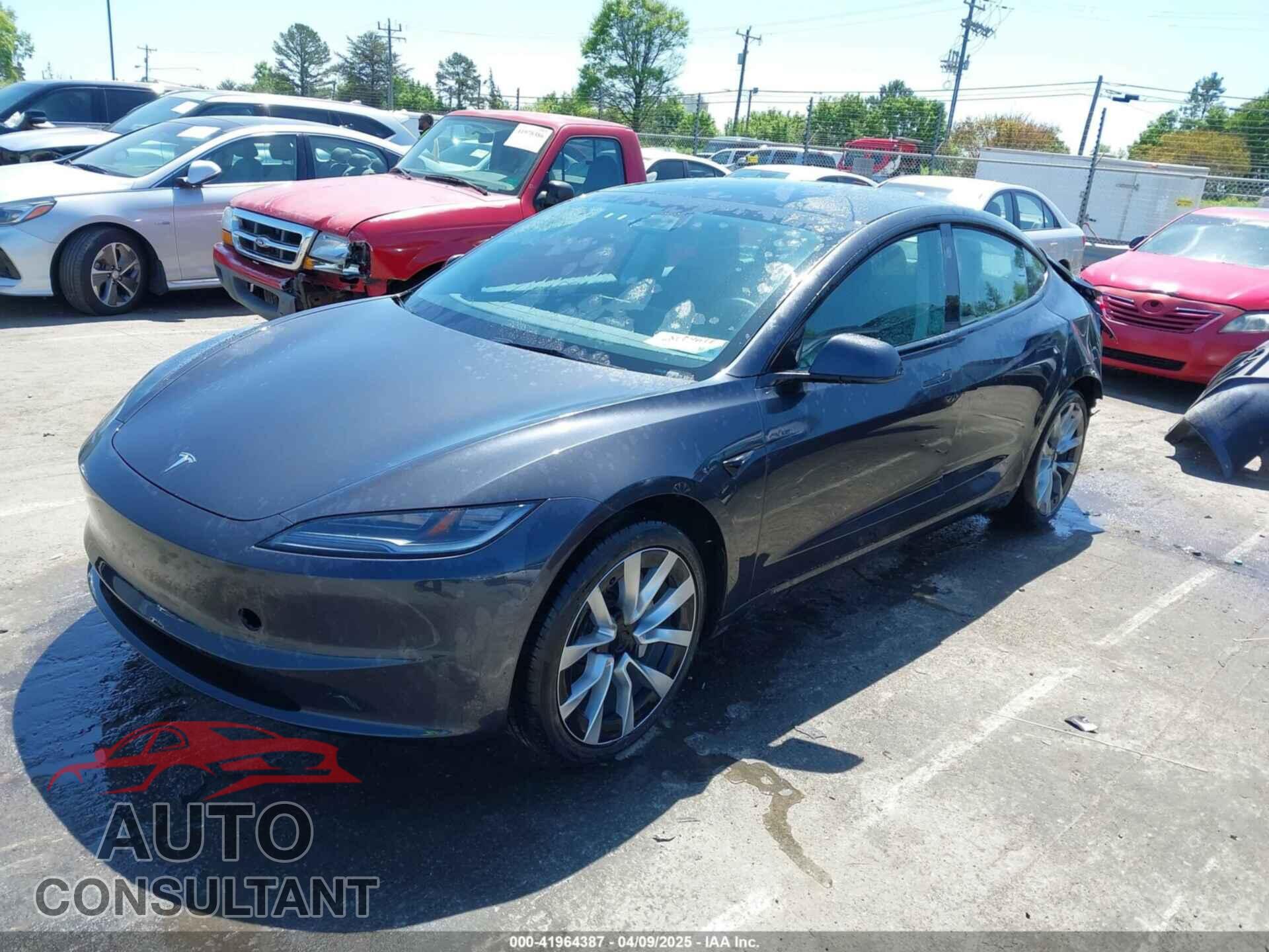 TESLA MODEL 3 2024 - 5YJ3E1EA4RF735729