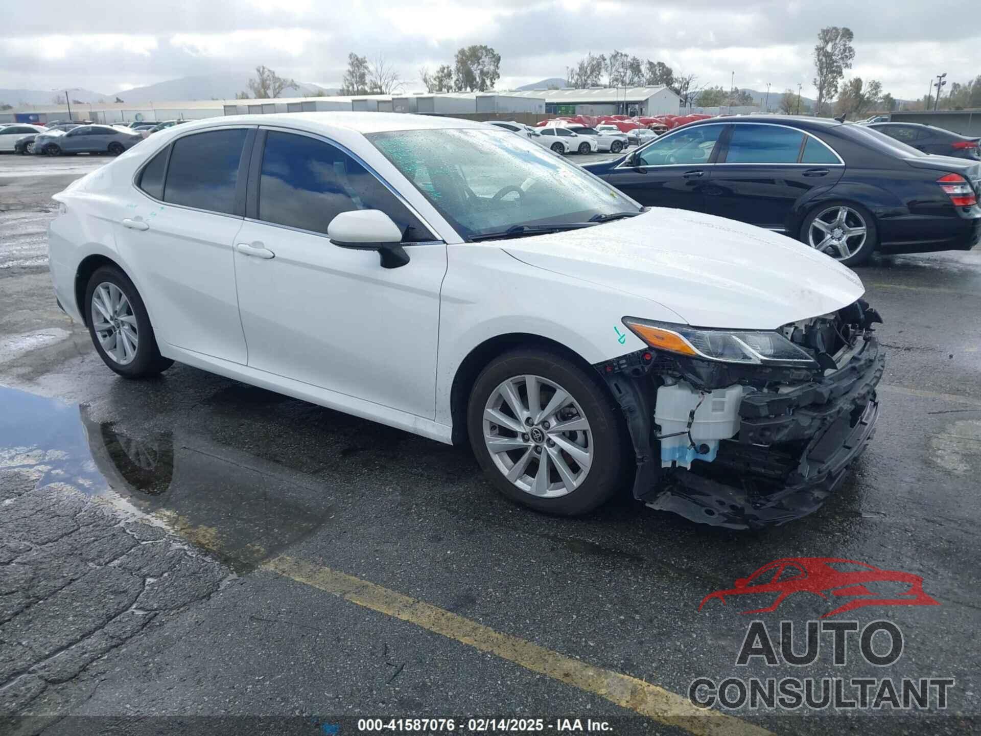 TOYOTA CAMRY 2022 - 4T1C11AK3NU682612