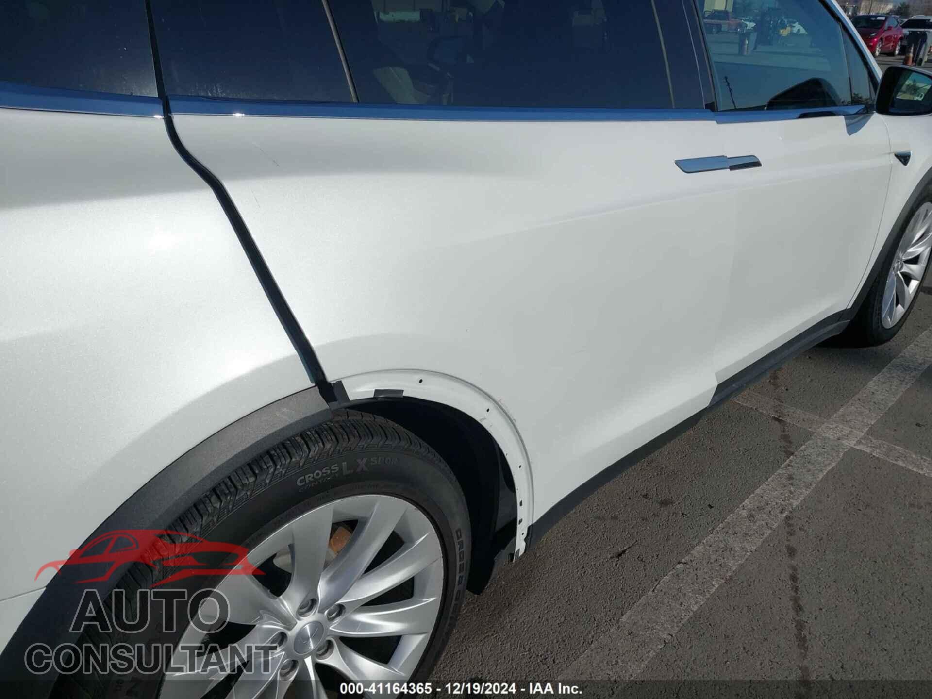 TESLA MODEL X 2018 - 5YJXCAE23JF138155