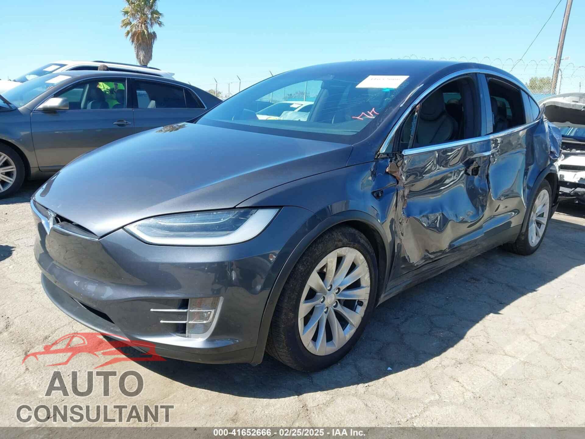 TESLA MODEL X 2018 - 5YJXCBE26JF121937