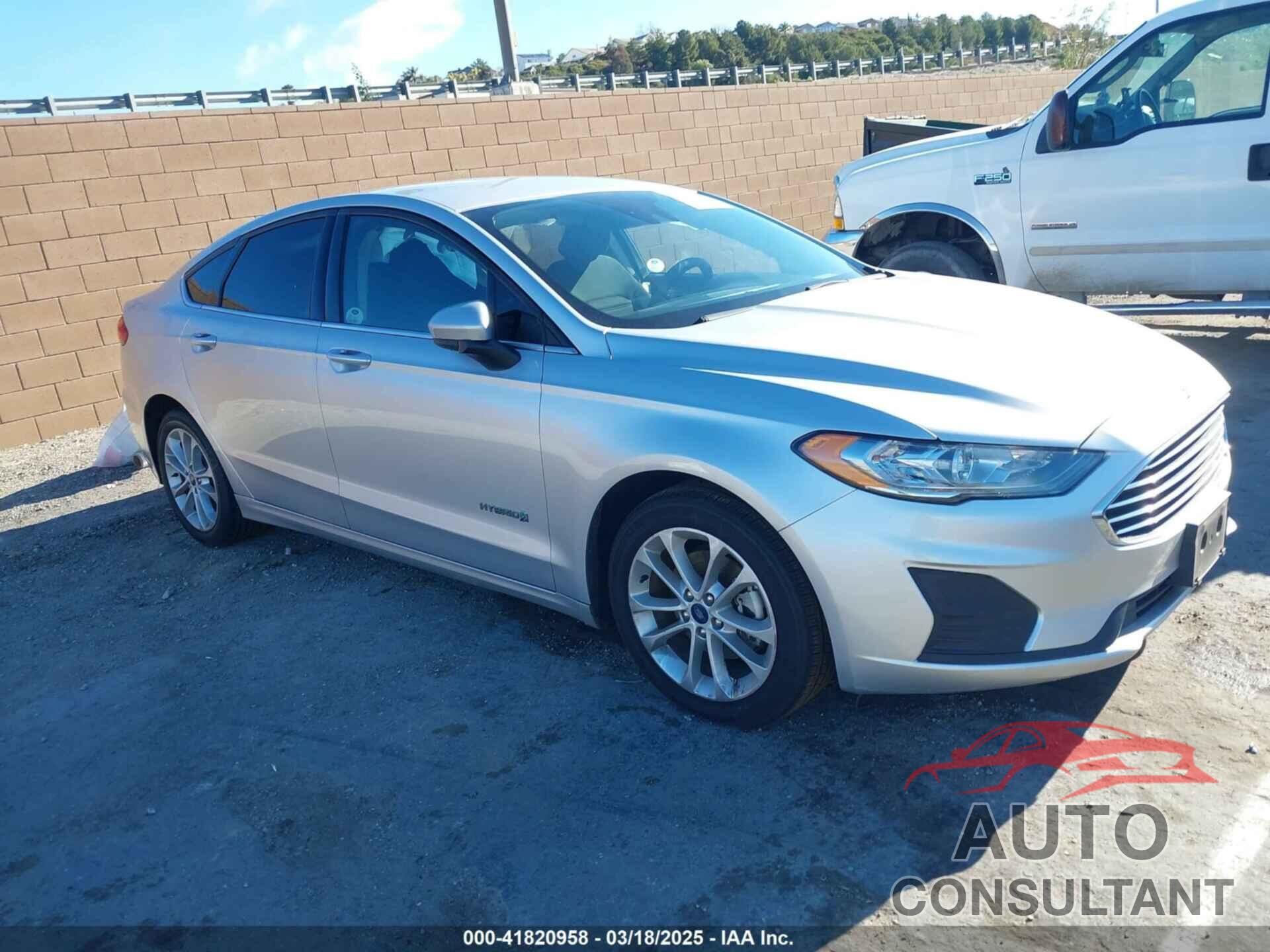 FORD FUSION HYBRID 2019 - 3FA6P0LUXKR208139