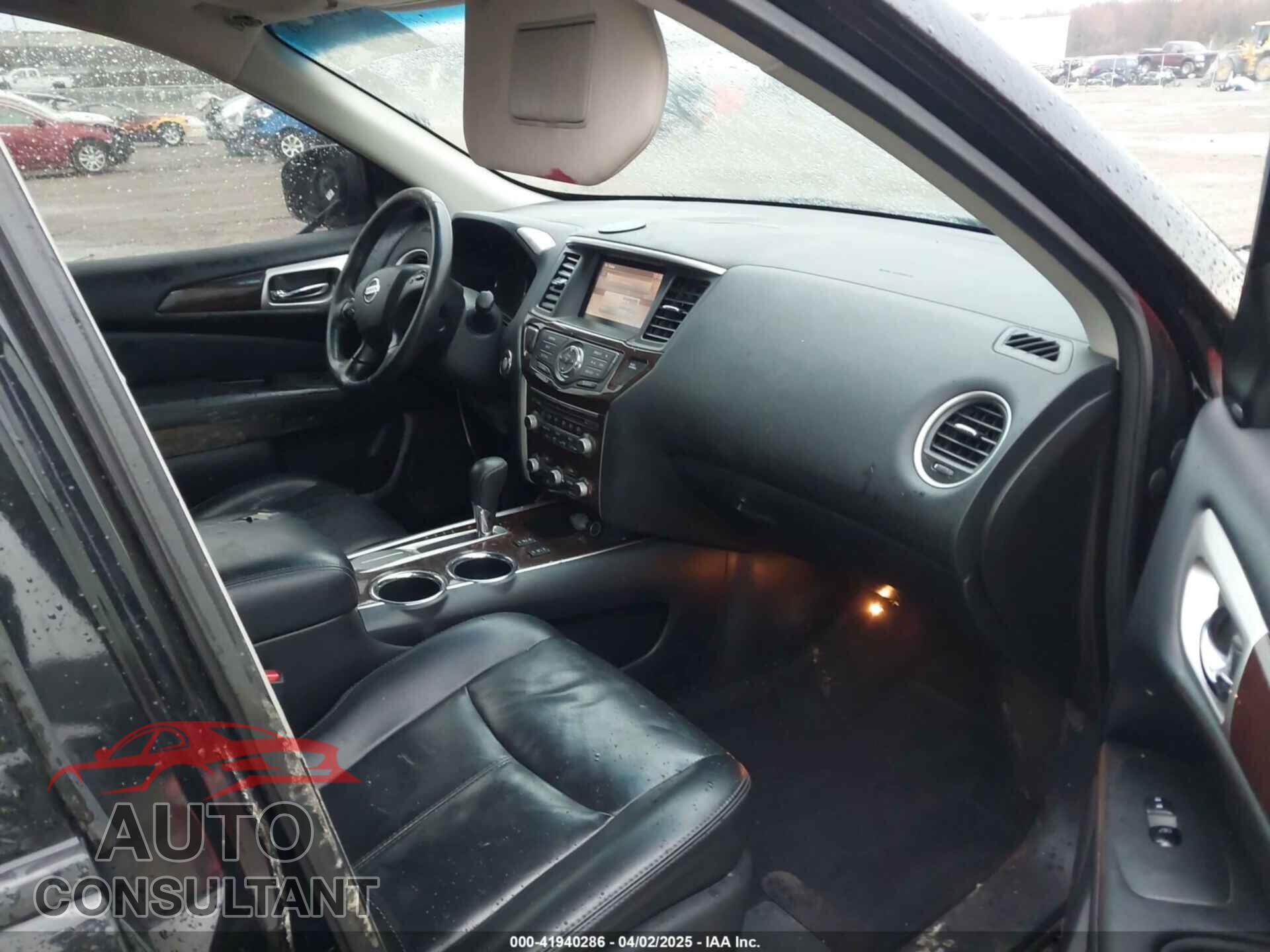 NISSAN PATHFINDER 2015 - 5N1AR2MN2FC612456