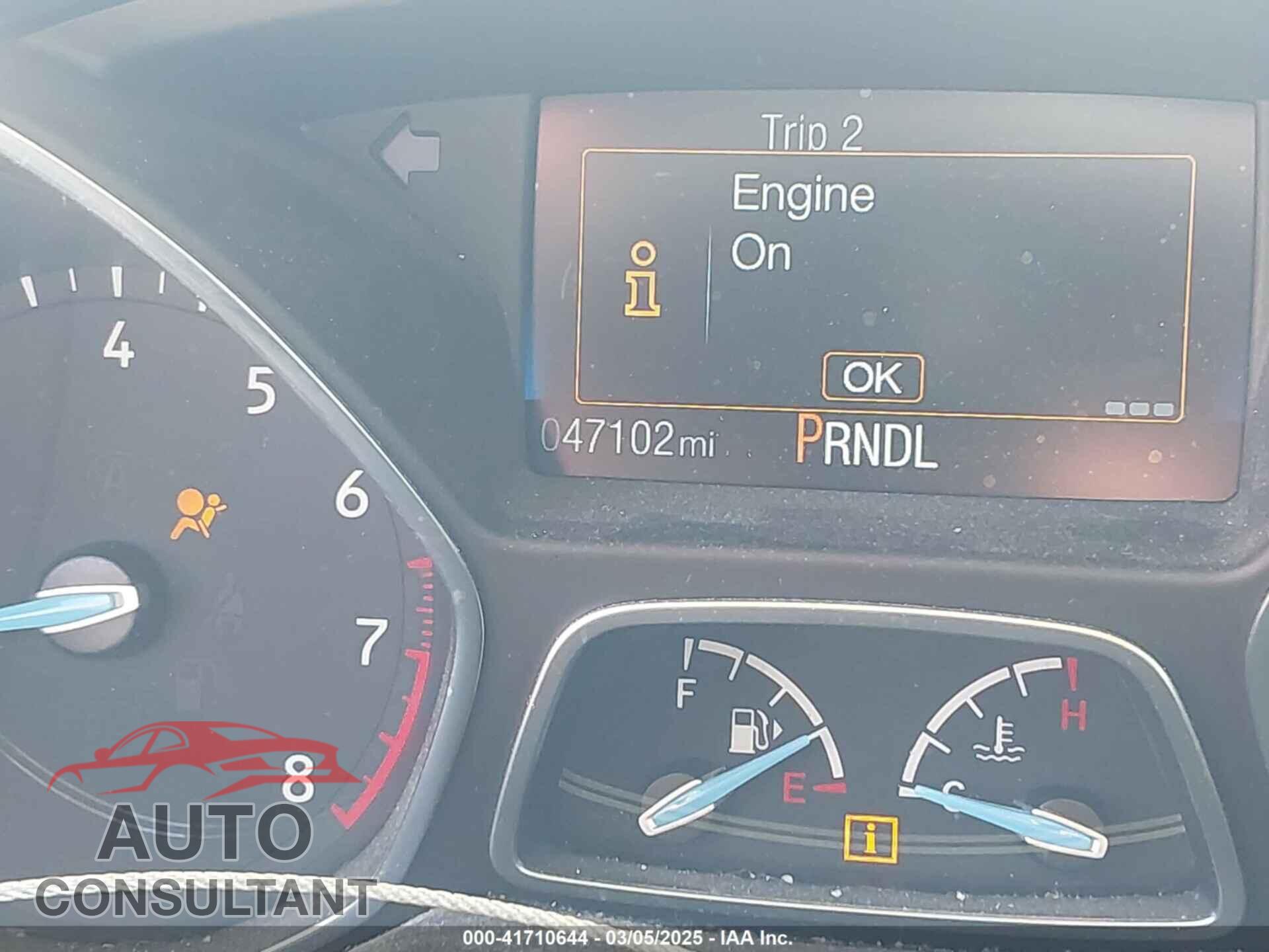 FORD FOCUS 2018 - 1FADP3E25JL319845